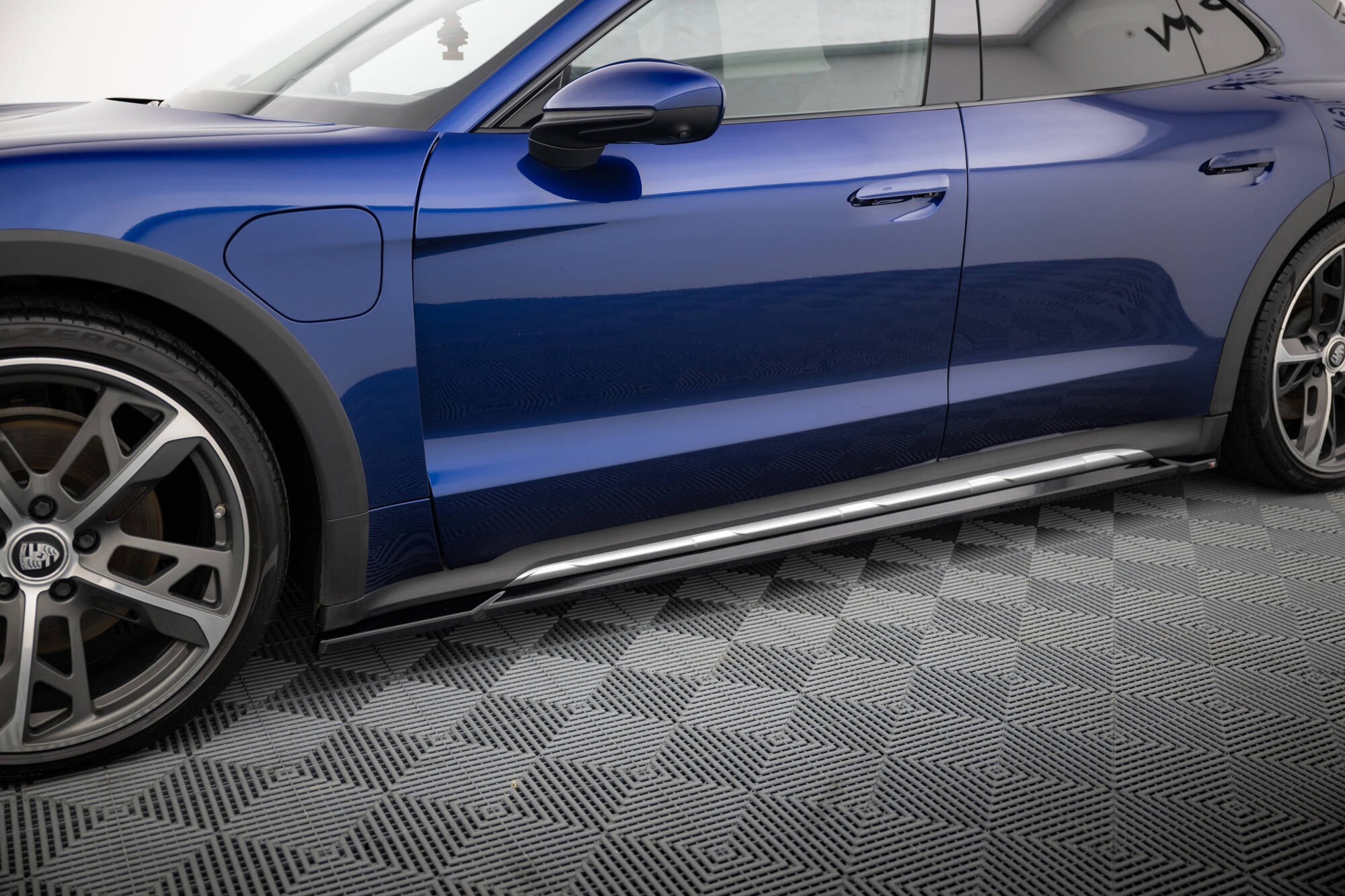 pol_po_Side-Skirts-Diffusers-Porsche-Taycan-Cross-Turismo-4S-21259_5jpg - OPSHOLDERS