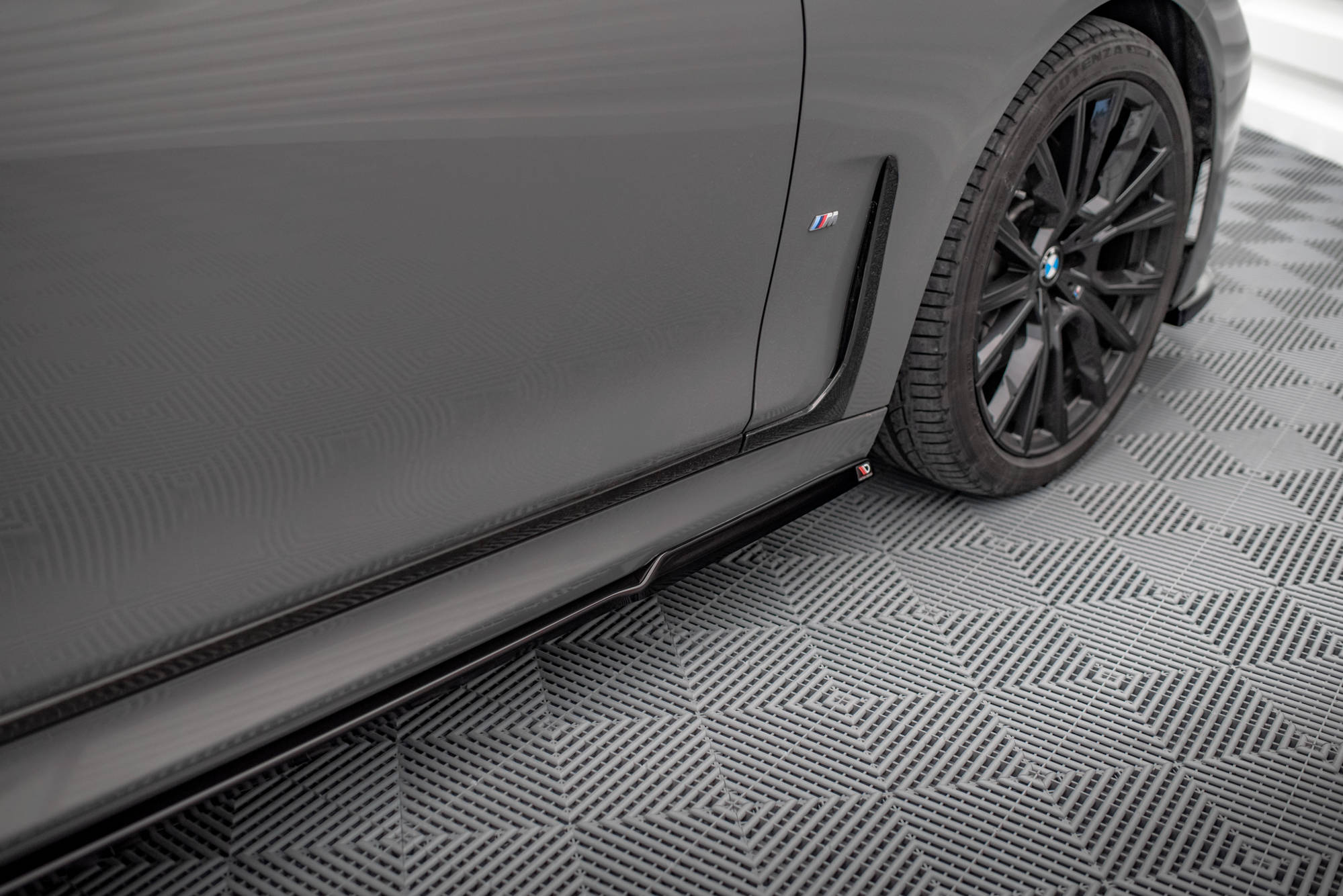 pol_po_Side-Skirts-Diffusers-V-1-BMW-7-M-Pack-G11-14091_2jpg - OPSHOLDERS