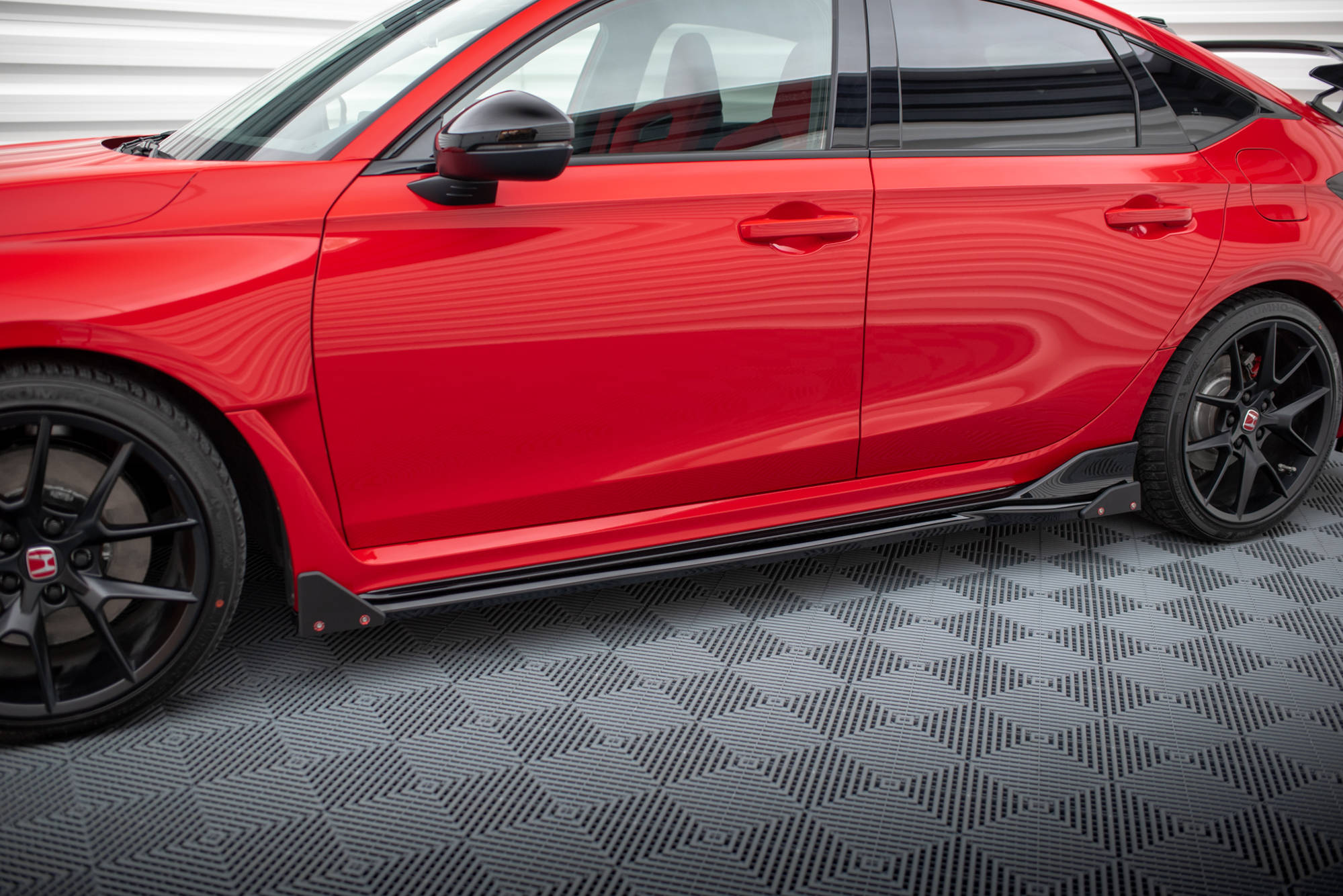 pol_po_Side-Skirts-Diffusers-V-1-Flaps-Honda-Civic-Type-R-Mk-11-18840_4jpg - OPSHOLDERS