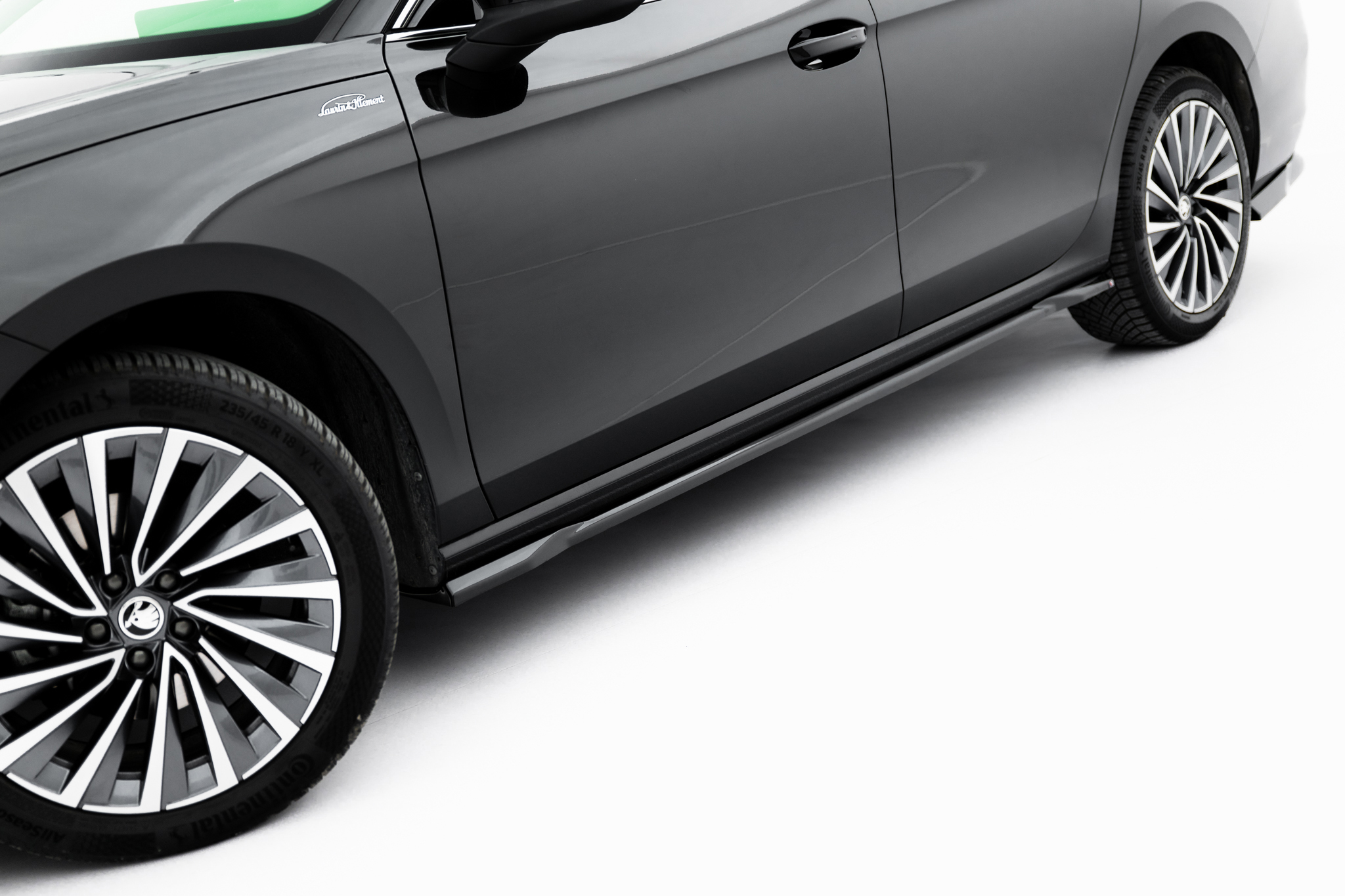 pol_po_Side-Skirts-Diffusers-V-1-Skoda-Superb-Mk4-23022_3jpg - OPSHOLDERS