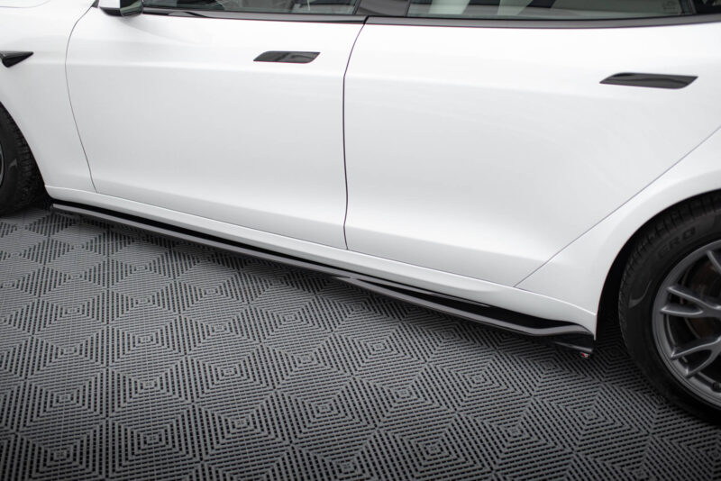 pol_po_Side-Skirts-Diffusers-V-1-Tesla-Model-S-Plaid-Mk1-Facelift-20517_6jpg - OPSHOLDERS