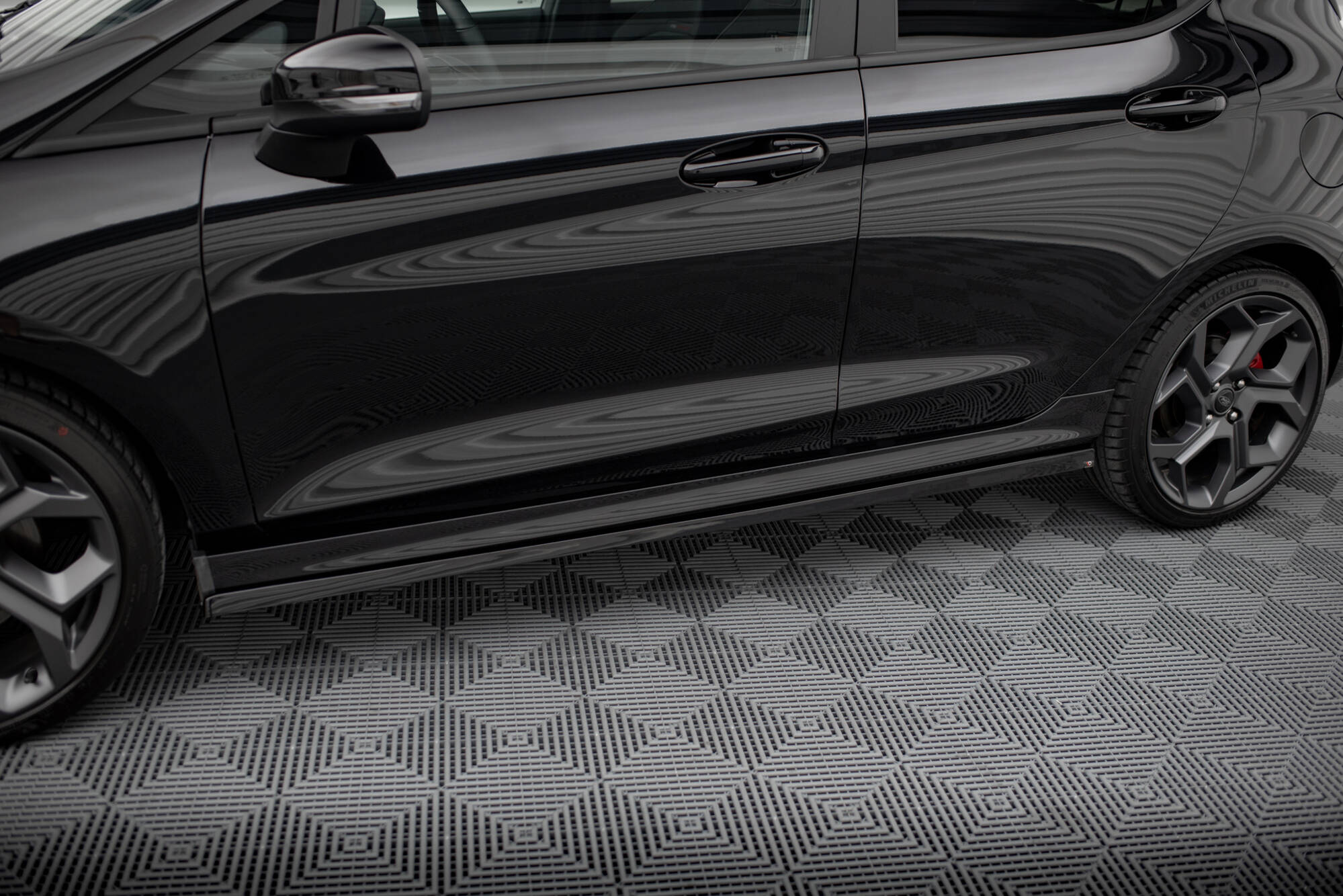pol_po_Side-Skirts-Diffusers-V-2-Ford-Fiesta-Mk8-ST-ST-Line-9492_6jpg - OPSHOLDERS