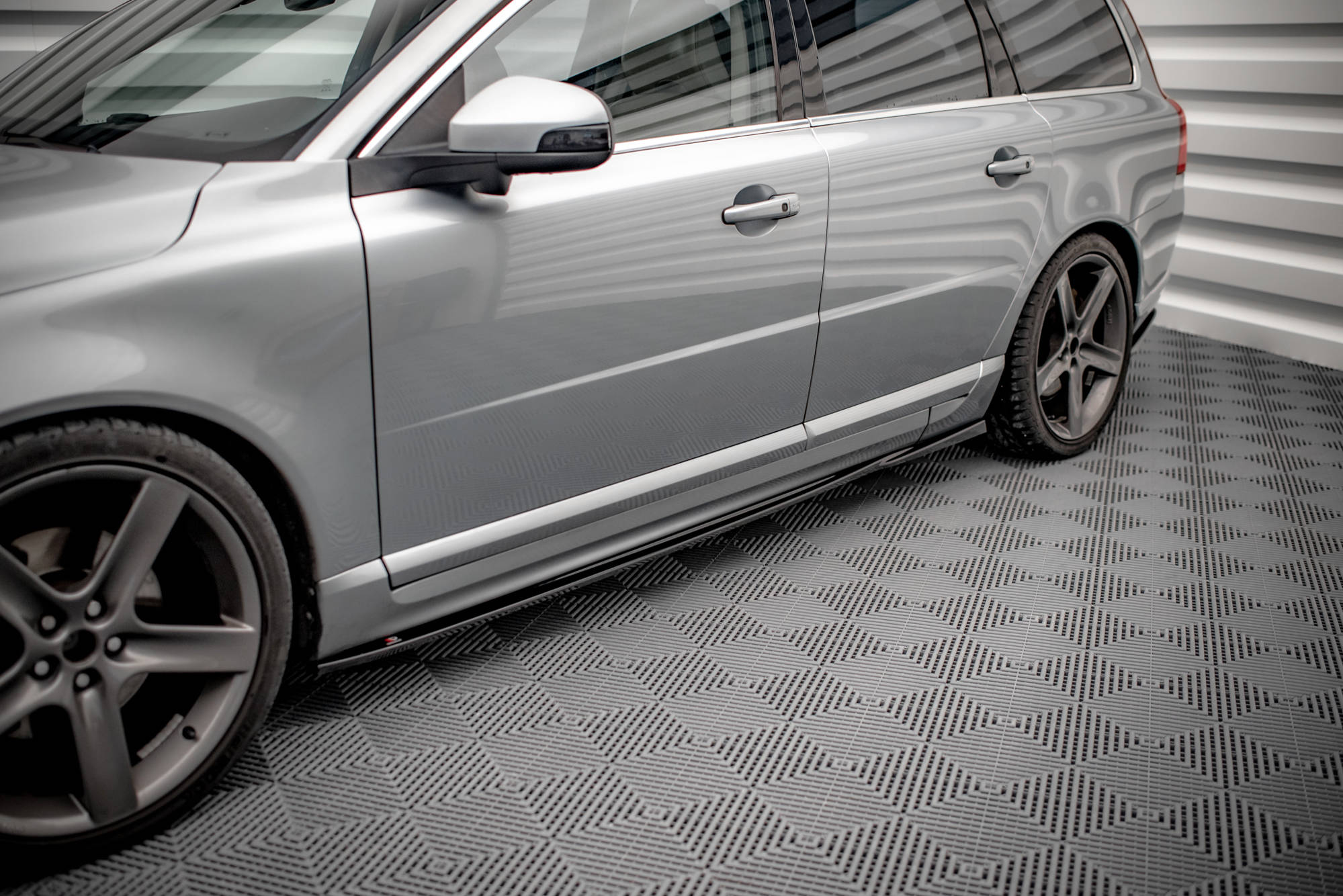 pol_po_Side-Skirts-Diffusers-Volvo-V70-Mk3-15609_7jpg - OPSHOLDERS