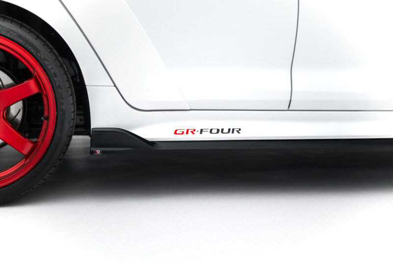 pol_po_Side-skirts-Diffusers-V-2-Toyota-GR-Corolla-Mk12-22869_4jpg - OPSHOLDERS