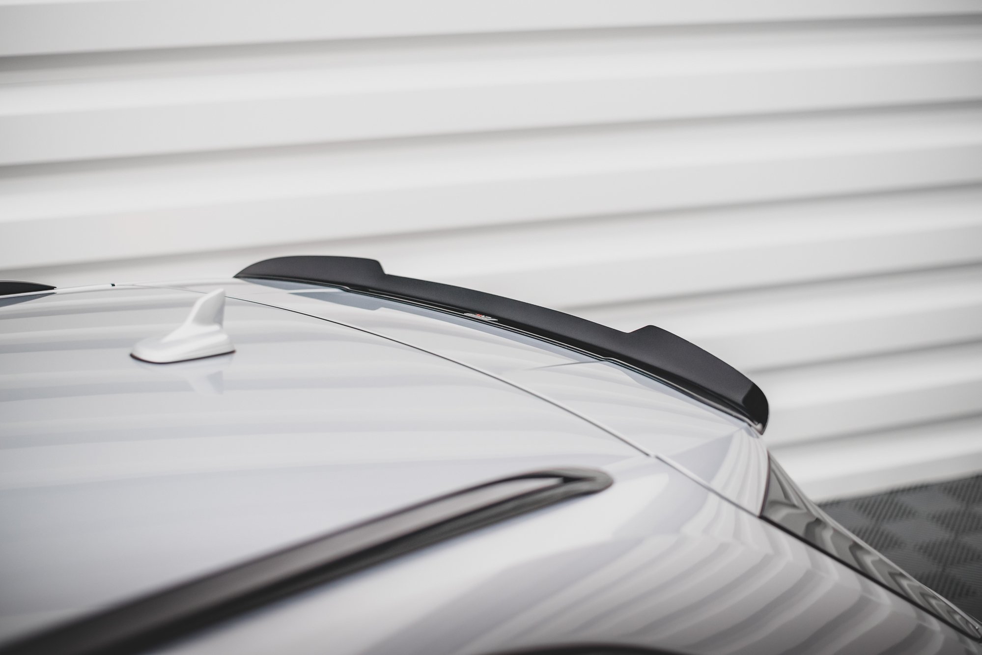 pol_po_Spoiler-Cap-V-2-Audi-S4-A4-S-Line-Avant-B9-13353_4jpg - OPSHOLDERS