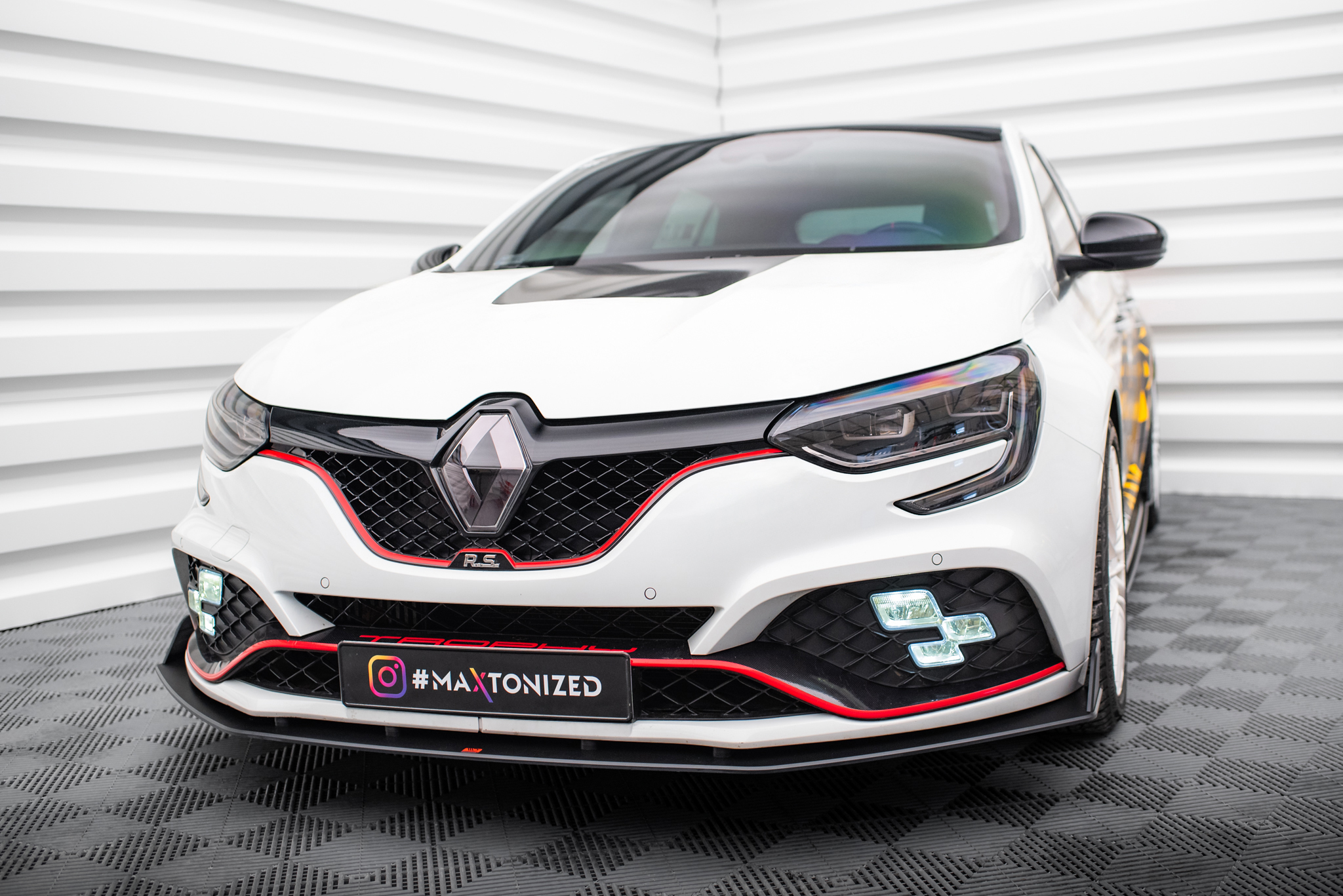 pol_po_Street-Pro-Front-Splitter-Renault-Megane-RS-Mk4-23203_3jpg - OPSHOLDERS