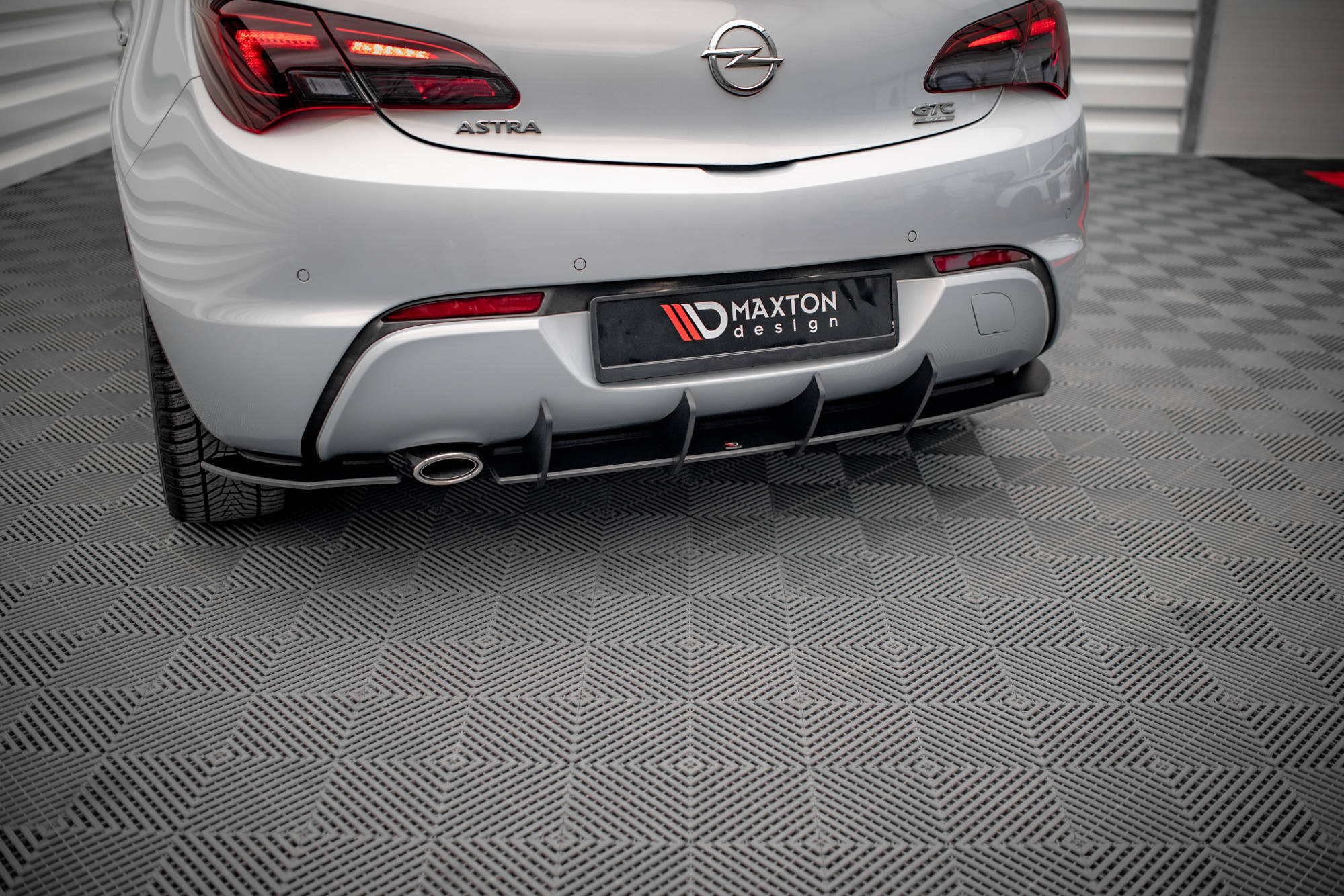 pol_po_Street-Pro-Rear-Diffuser-Opel-Astra-GTC-OPC-Line-J-16034_4jpg - OPSHOLDERS