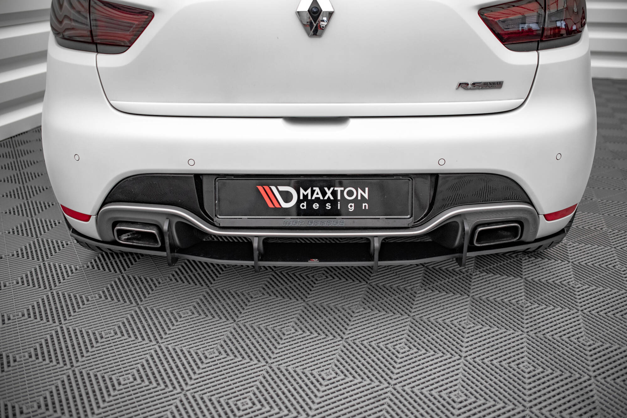 pol_po_Street-Pro-Rear-Diffuser-Renault-Clio-RS-Mk4-19307_4jpg - OPSHOLDERS