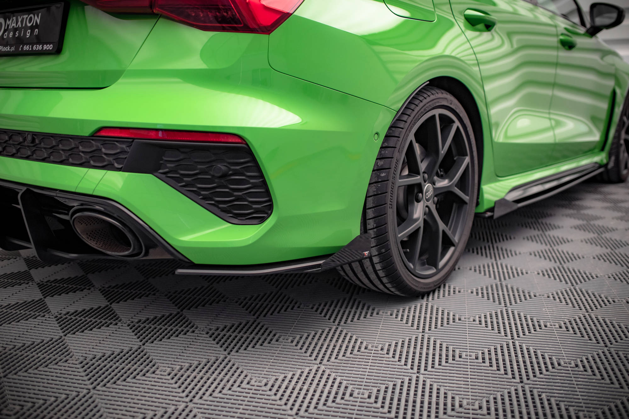 pol_po_Street-Pro-Rear-Side-Splitters-Flaps-Audi-RS3-Sedan-8Y-15245_6jpg - OPSHOLDERS