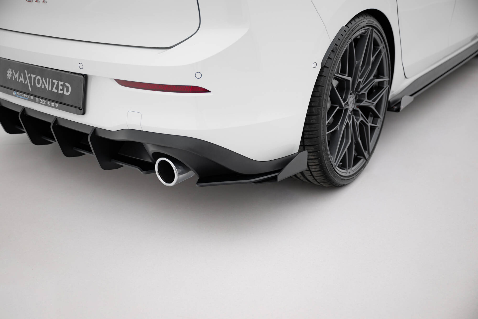 pol_po_Street-Pro-Rear-Side-Splitters-Flaps-Volkswagen-Golf-GTI-GTE-R-Line-Mk8-12239_9jpg - OPSHOLDERS