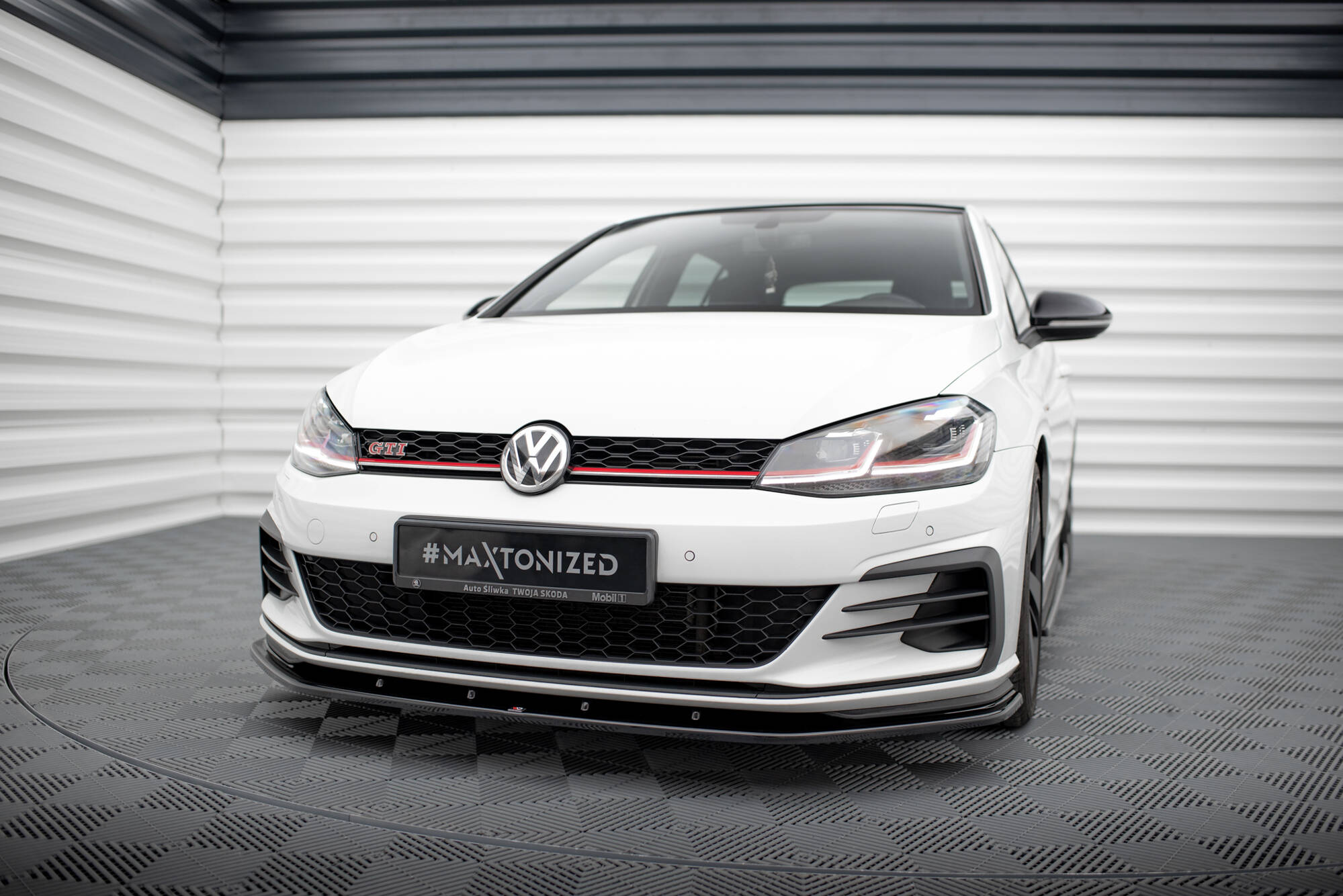 pol_po_Front-Splitter-V-1-Volkswagen-Golf-GTI-GTD-Mk7-Facelift-959_4jpg - OPSHOLDERS