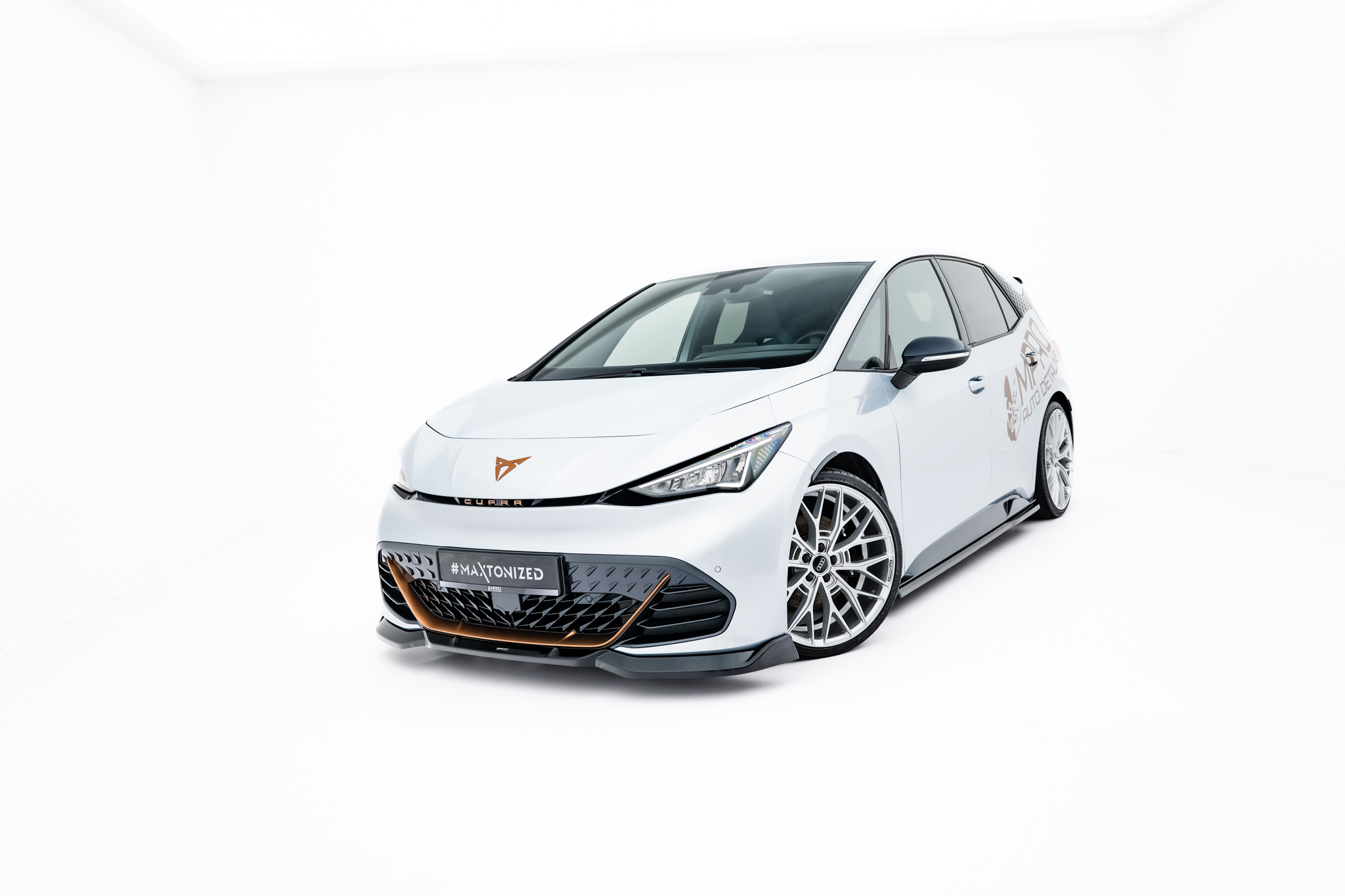 pol_po_Front-Splitter-V-2-Cupra-Born-Mk1-23563_1jpg - OPSHOLDERS
