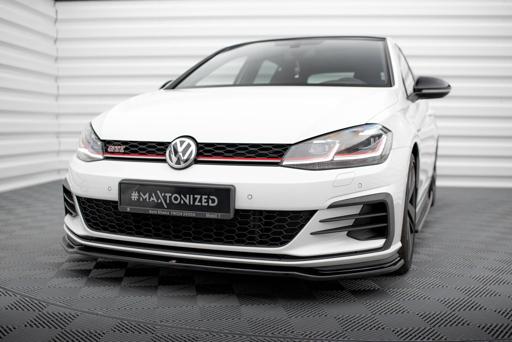 pol_po_Front-Splitter-V-2-Volkswagen-Golf-GTI-GTD-Mk7-Facelift-960_5jpg - OPSHOLDERS