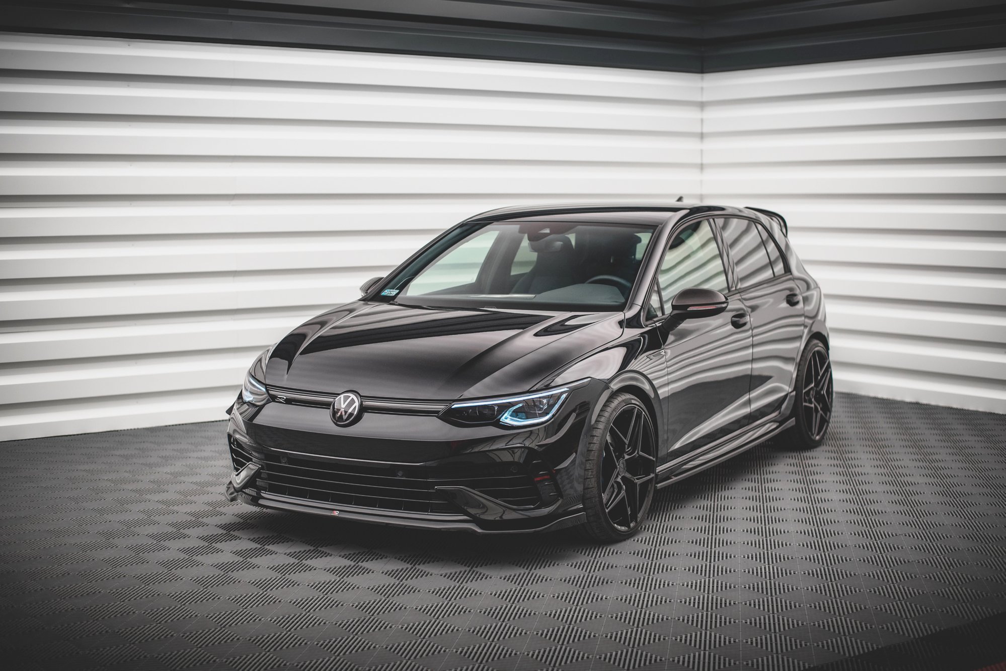 pol_po_Front-Splitter-V-6-Volkswagen-Golf-R-Hatchback-Variant-Mk8-13089_7jpg - OPSHOLDERS