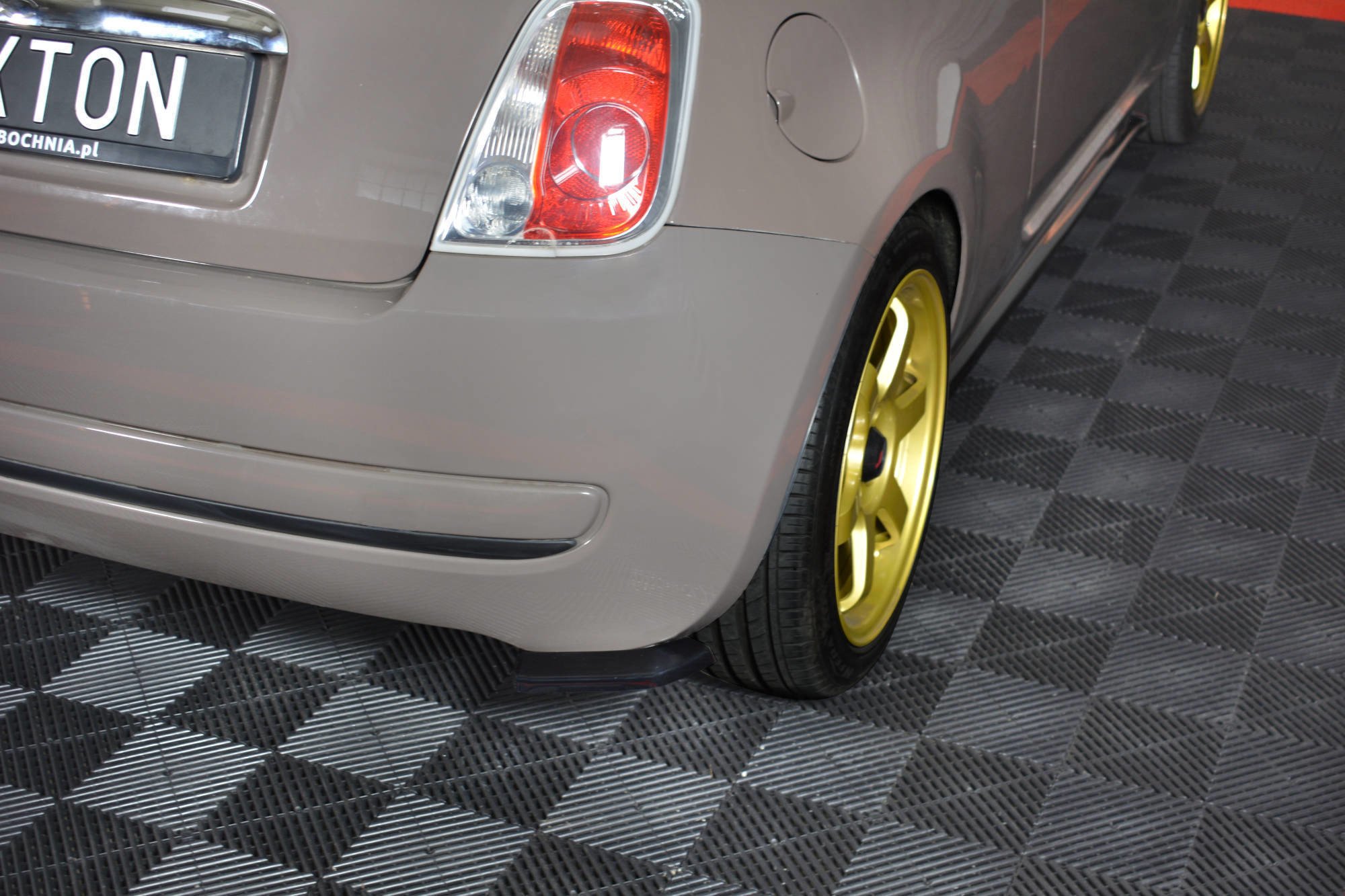 pol_po_Rear-Side-Splitters-Fiat-500-7185_2jpg - OPSHOLDERS