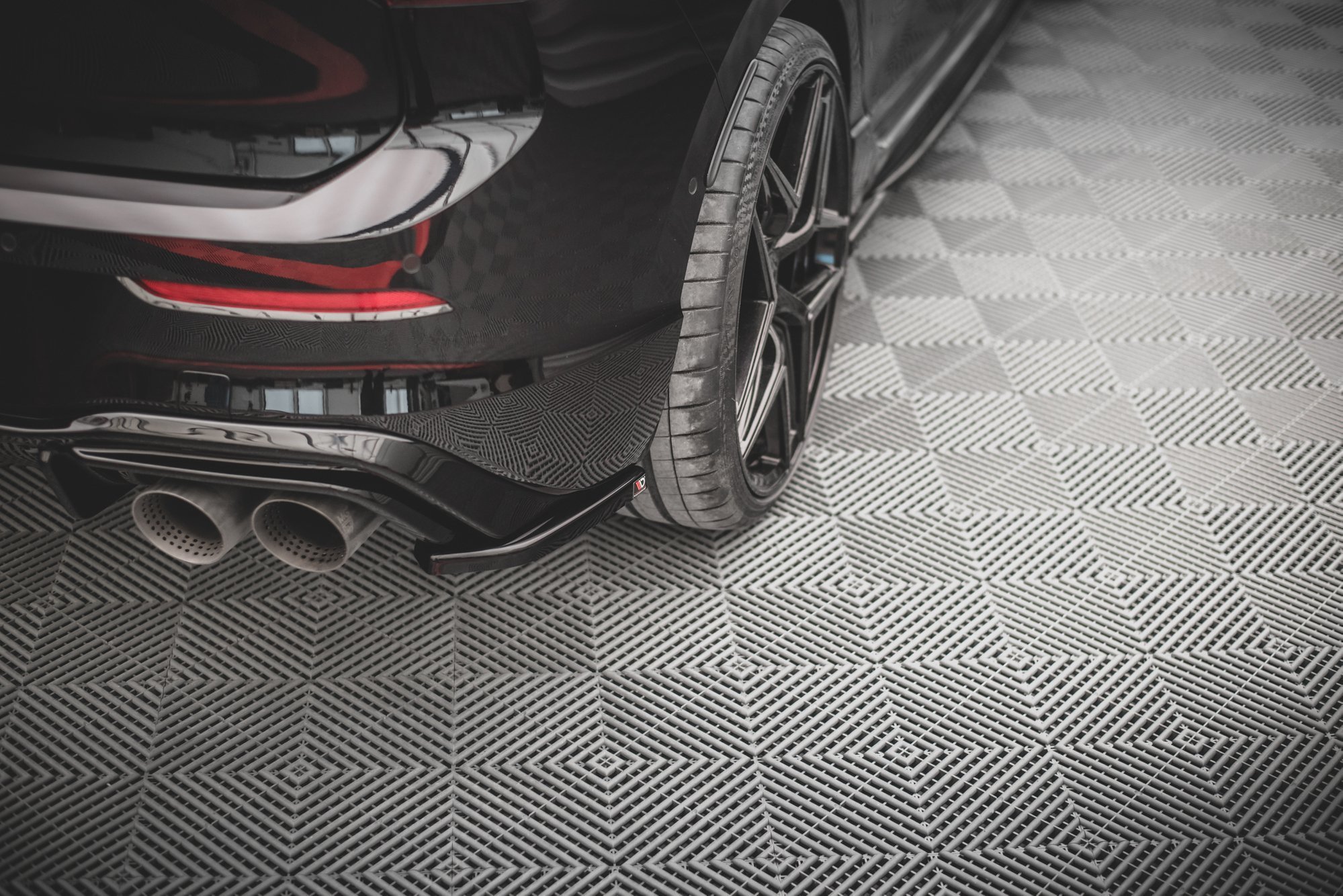 pol_po_Rear-Side-Splitters-V-4-for-Volkswagen-Golf-R-Hatchback-Mk8-13106_4jpg - OPSHOLDERS