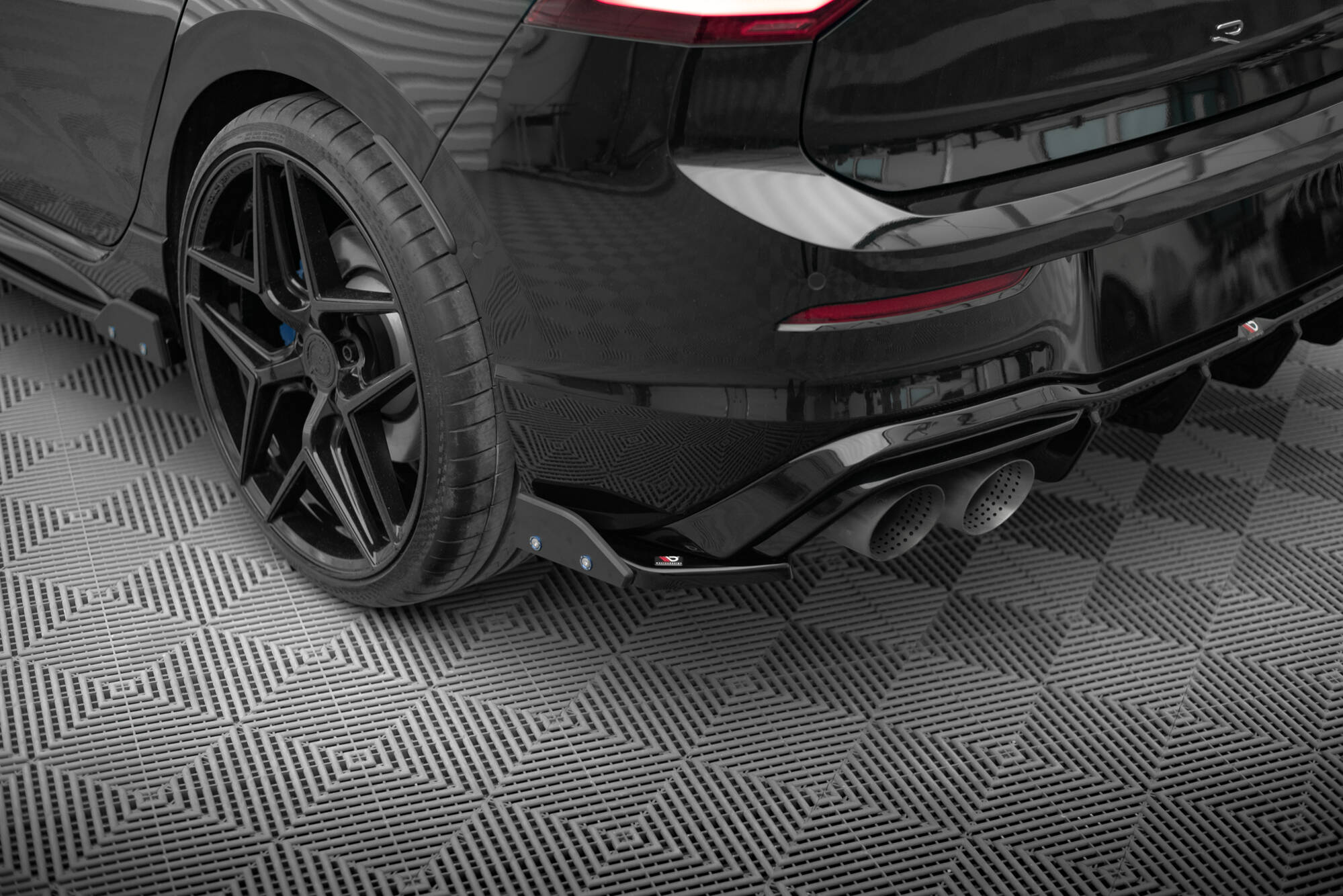 pol_po_Rear-Side-Splitters-V-6-Flaps-Volkswagen-Golf-R-Hatchback-Mk8-20426_2jpg - OPSHOLDERS