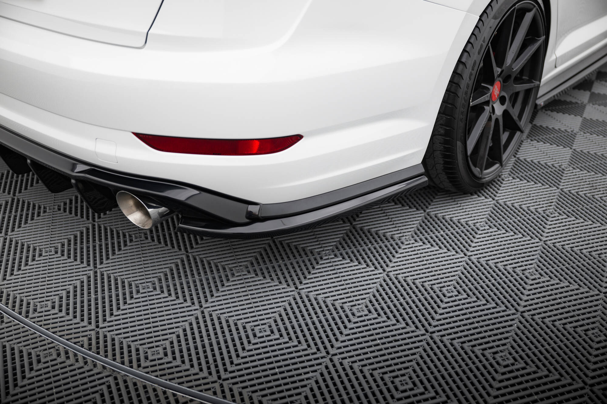 pol_po_Rear-Side-Splitters-Volkswagen-Jetta-GLI-Mk7-21343_1jpg - OPSHOLDERS