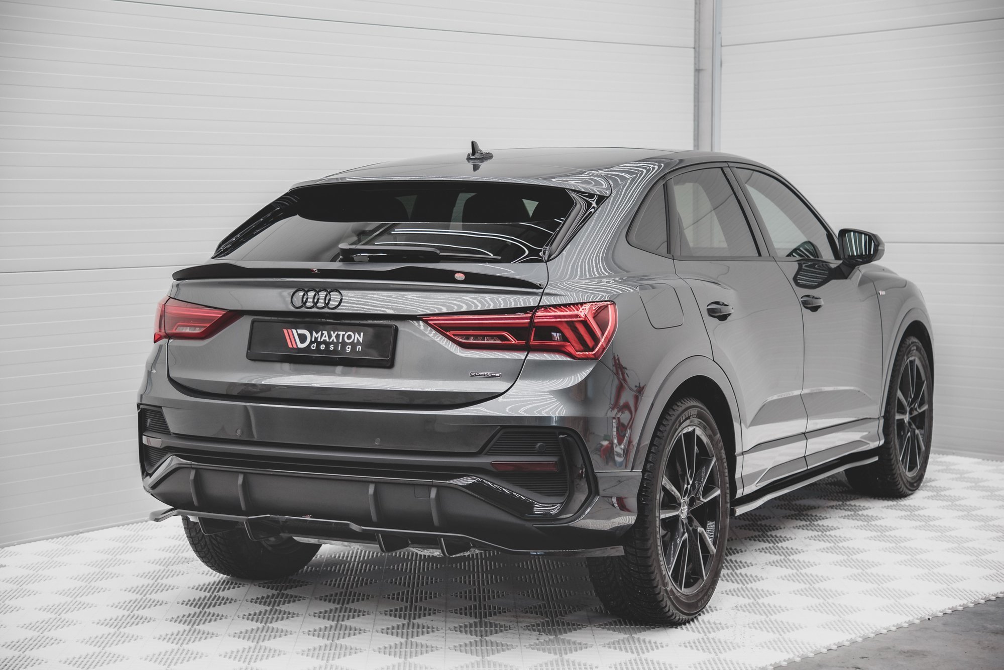 pol_po_Rear-Splitter-with-vertical-bars-Audi-Q3-Sportback-S-Line-F3-12540_2jpg - OPSHOLDERS
