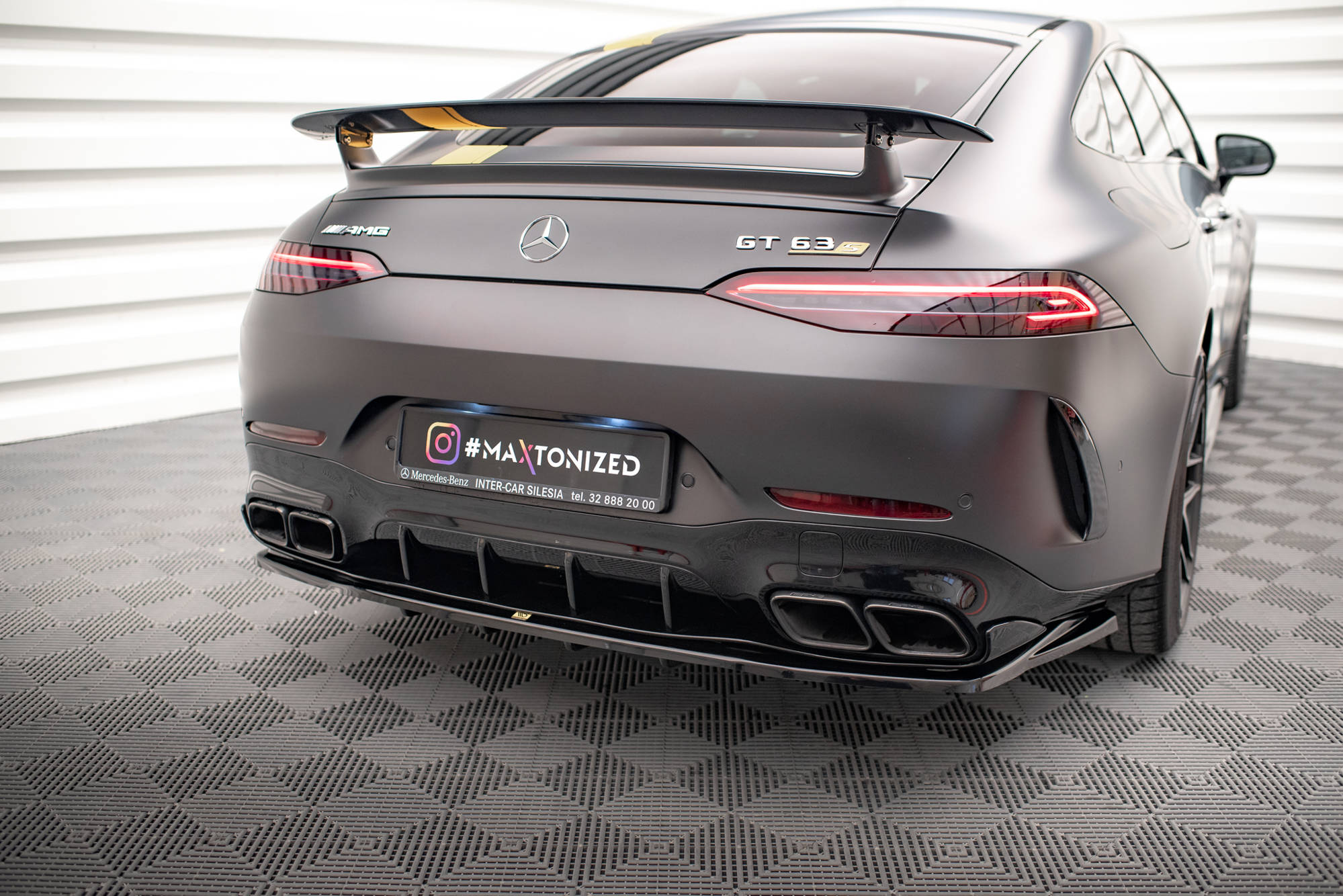 pol_po_Rear-Splitter-with-vertical-bars-Mercedes-AMG-GT-63S-4-Door-Coupe-Aero-X290-17145_5jpg - OPSHOLDERS