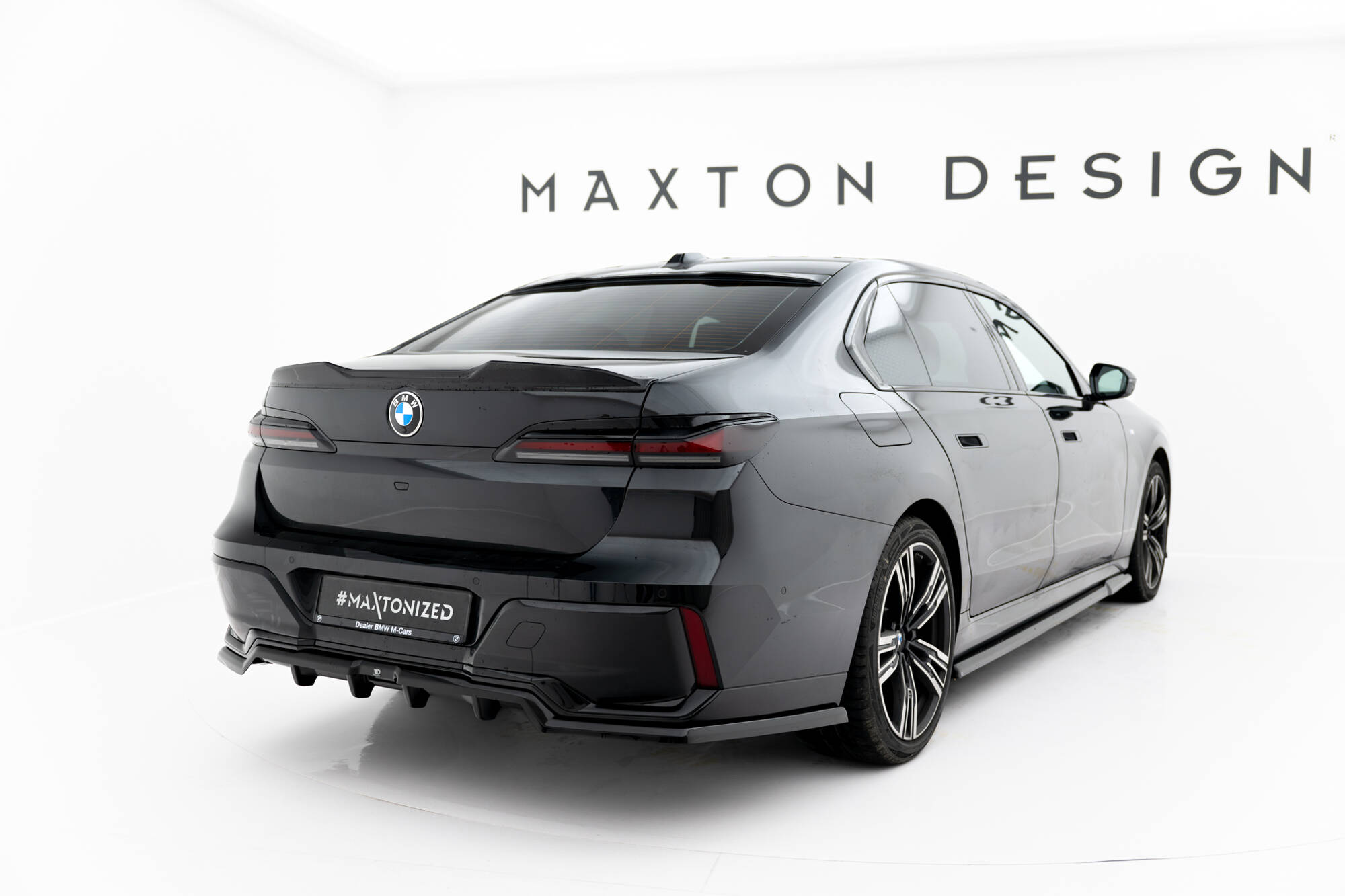 pol_po_Rear-Splitter-with-vertical-bars-V-1-BMW-7-M-Pack-G70-17896_9jpg - OPSHOLDERS
