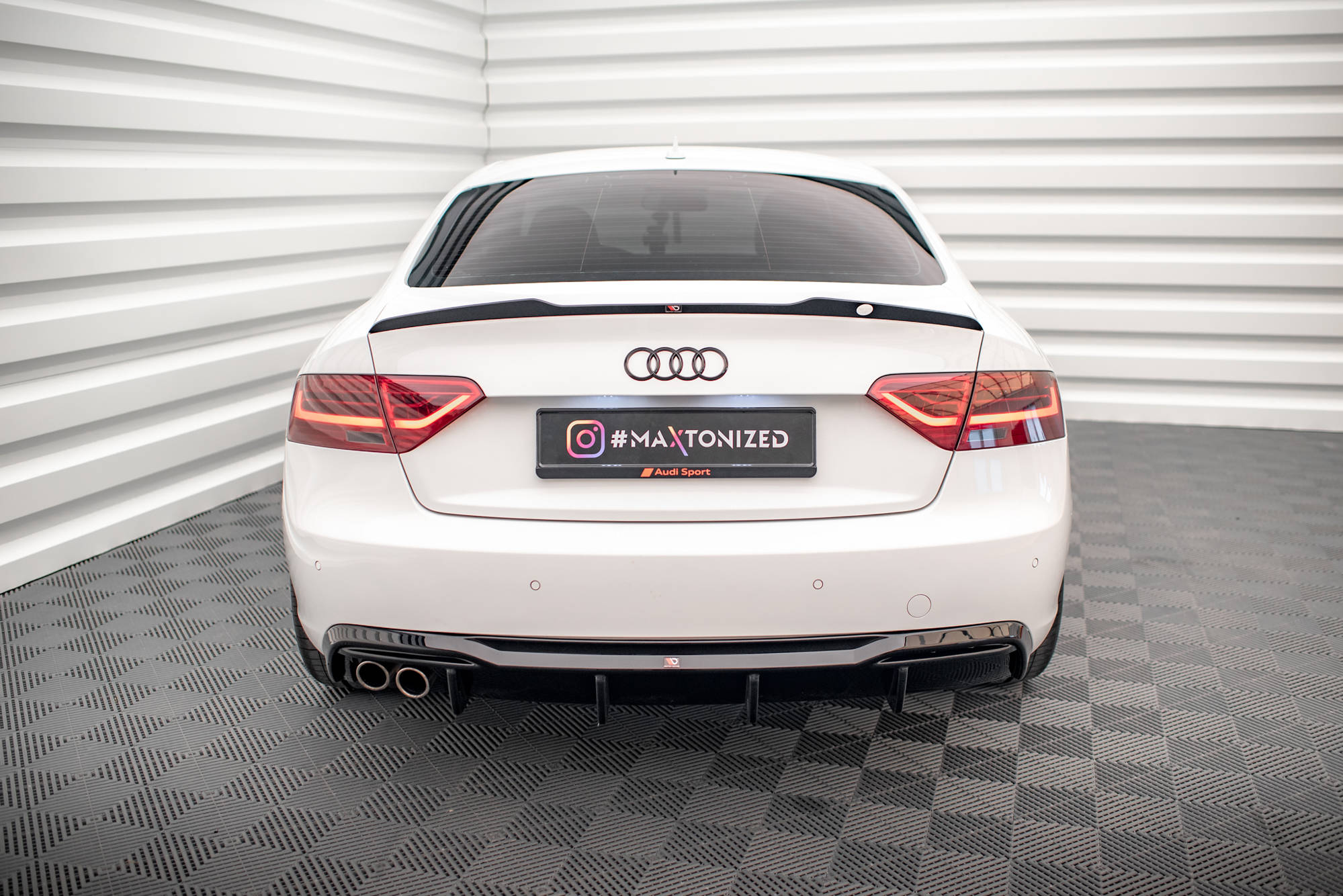 pol_po_Rear-Valance-Audi-A5-Coupe-8T-Facelift-Version-with-dual-exhausts-on-one-side-18225_2jpg - OPSHOLDERS