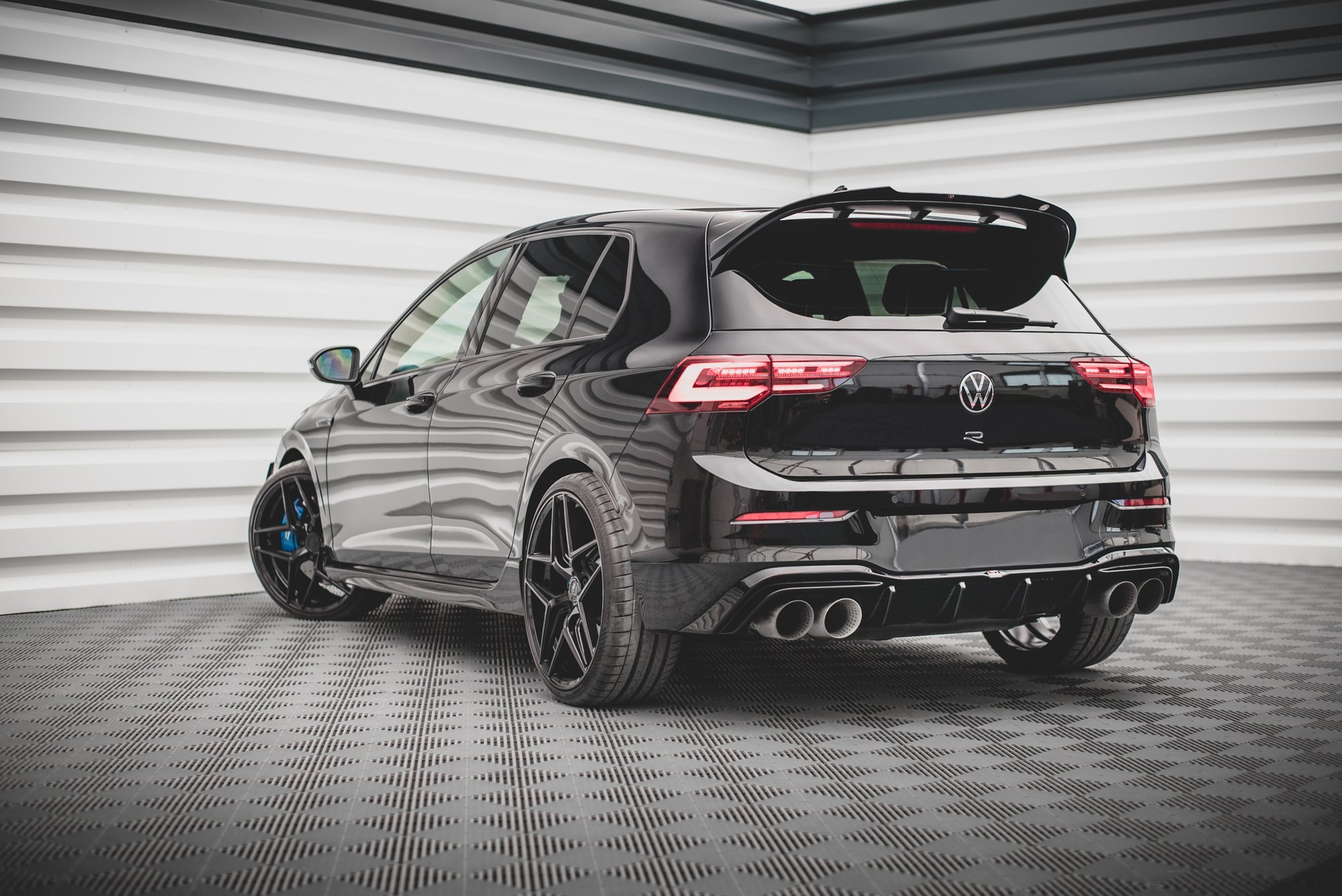 pol_po_Rear-Valance-V-2-Volkswagen-Golf-R-Hatchback-Mk8-13098_5jpg - OPSHOLDERS
