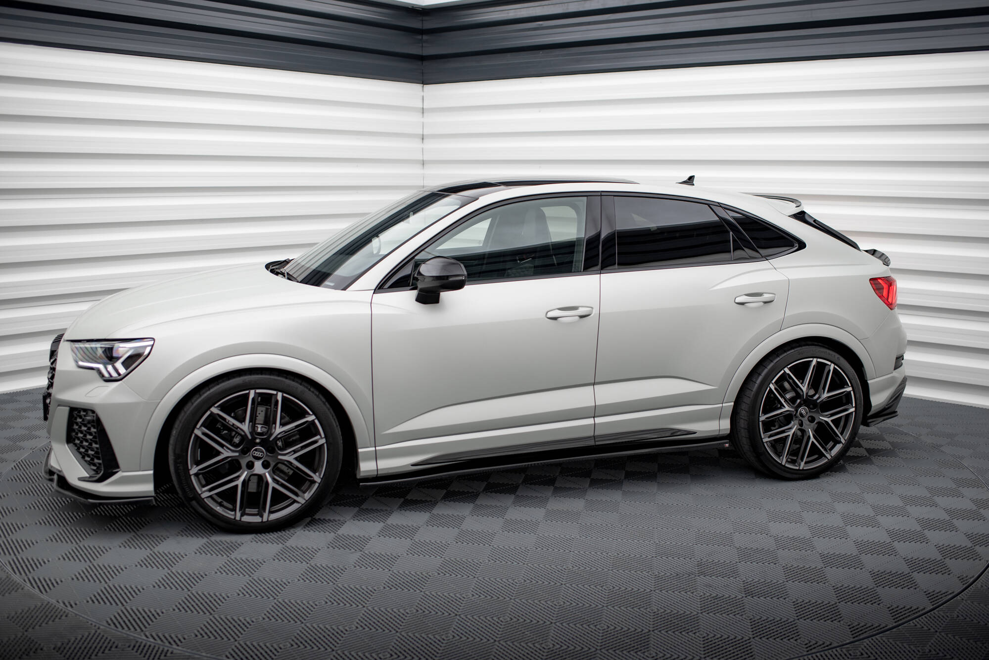 pol_po_Set-of-Splitters-Audi-RSQ3-Sportback-F3-21325_14jpg - OPSHOLDERS