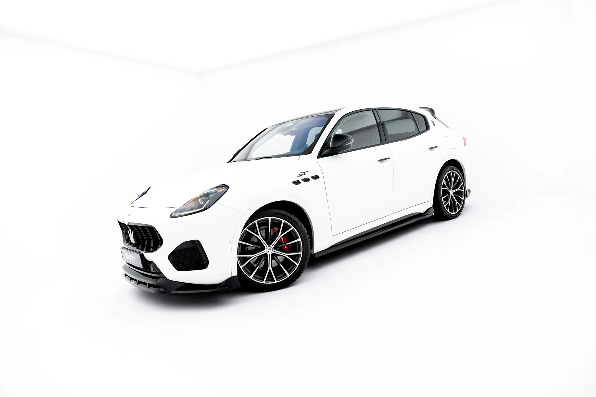 pol_po_Set-of-Splitters-Maserati-Grecale-GT-Modena-Mk1-21377_5webp - OPSHOLDERS