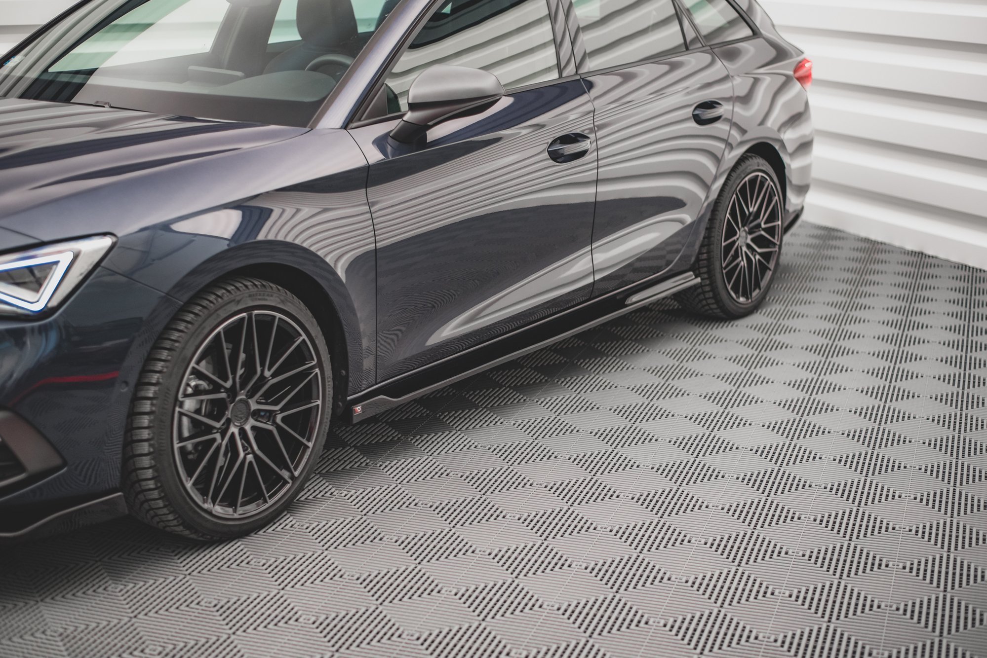 pol_po_Side-Skirts-Diffusers-V-2-Seat-Leon-FR-ST-Hatchback-Mk4-Cupra-Leon-ST-Hatchback-Mk1-Mk1-Facelift-12322_4jpg - OPSHOLDERS