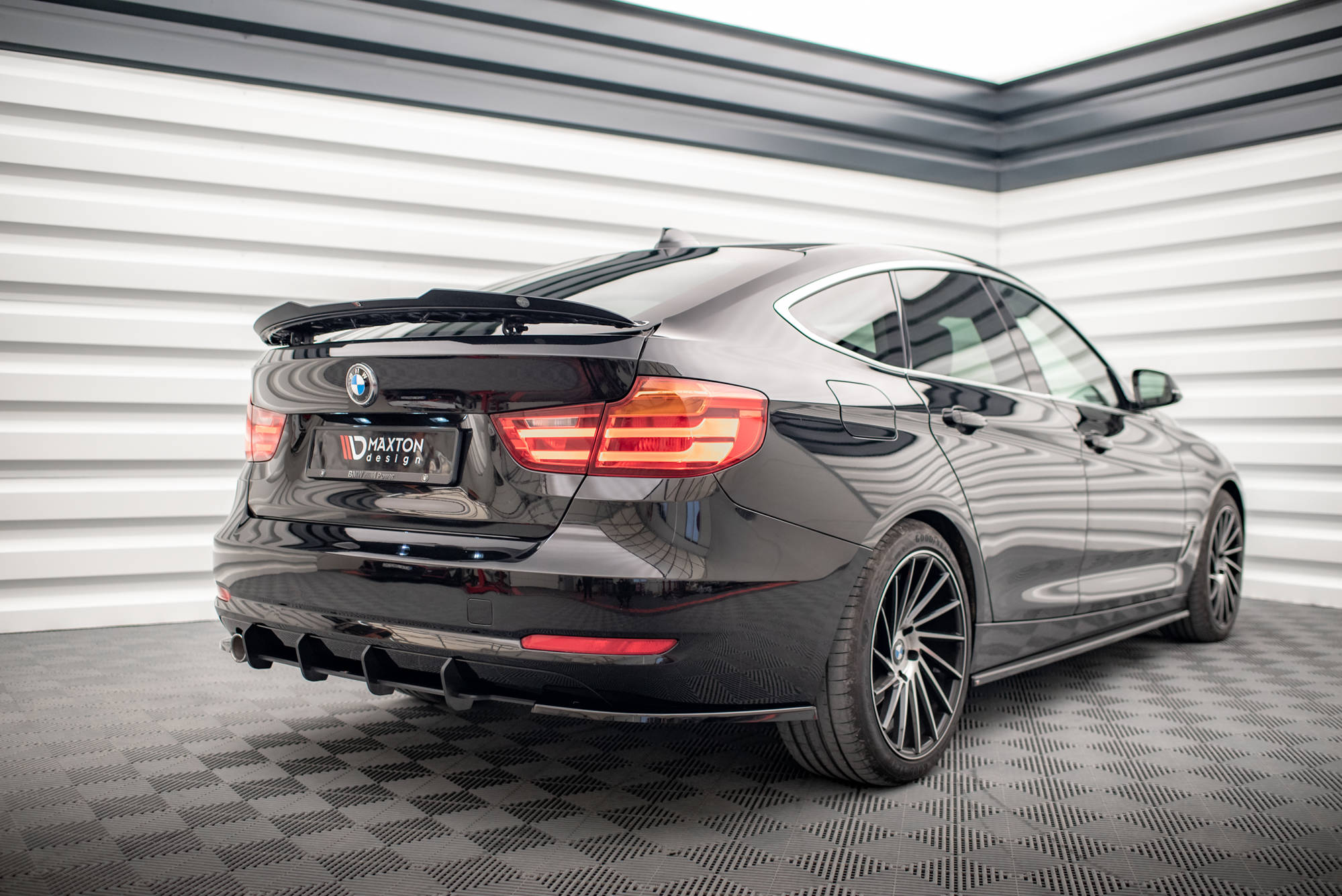 pol_po_Street-Pro-Rear-Diffuser-BMW-3-GT-F34-16737_2jpg - OPSHOLDERS