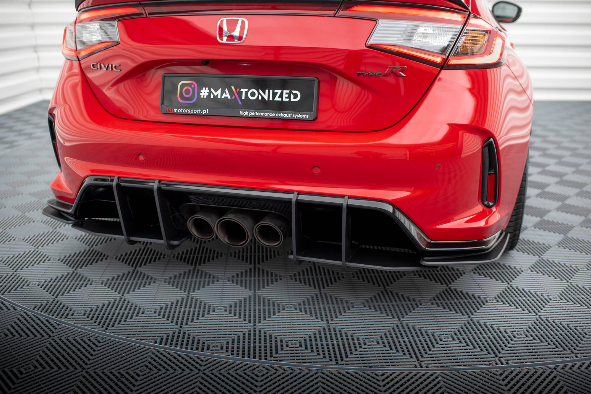 pol_po_Street-Pro-Rear-Side-Splitters-Honda-Civic-Type-R-Mk-11-18817_7jpg - OPSHOLDERS