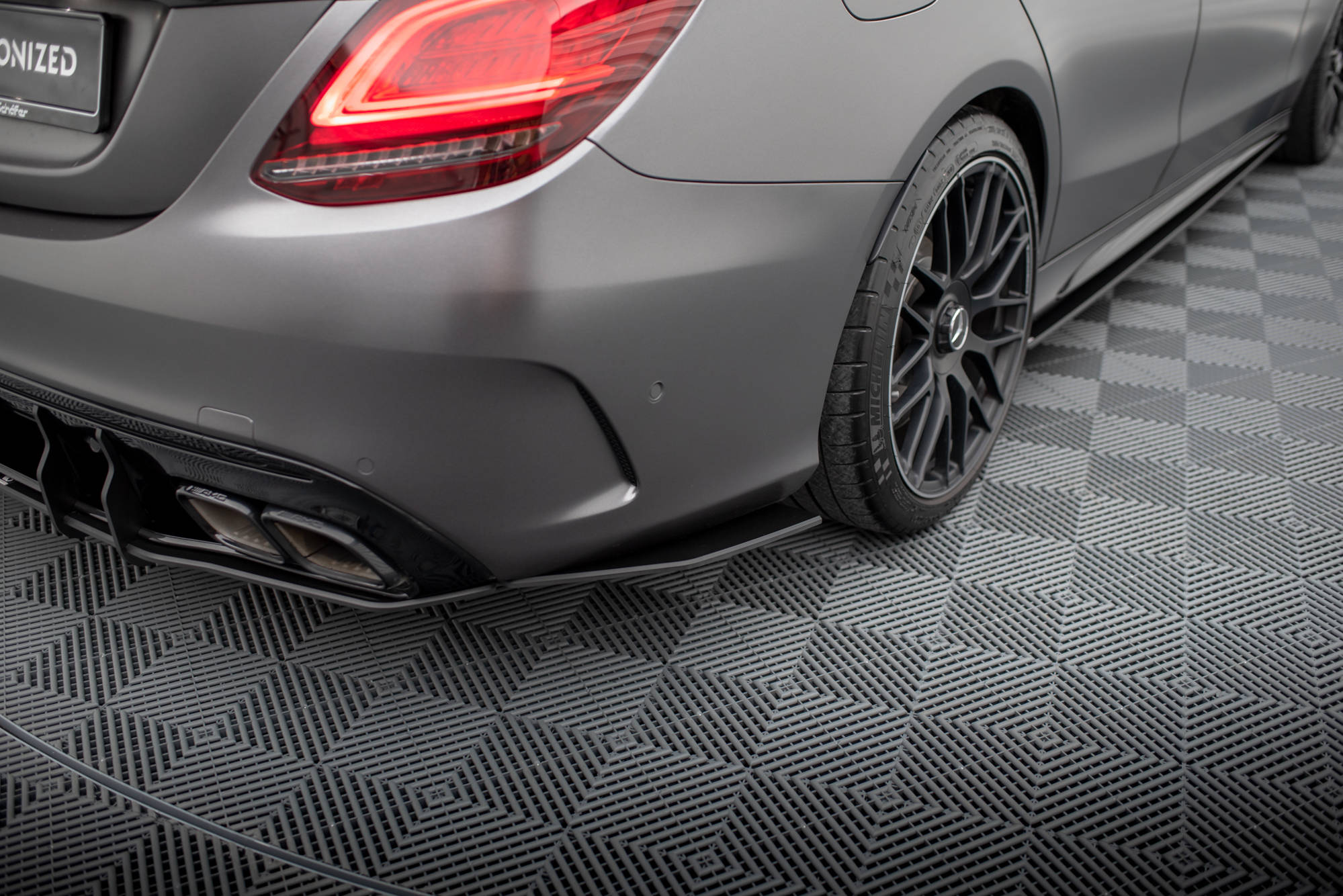 pol_po_Street-Pro-Rear-Side-Splitters-Mercedes-AMG-C63-Sedan-Estate-W205-Facelift-18950_4jpg - OPSHOLDERS