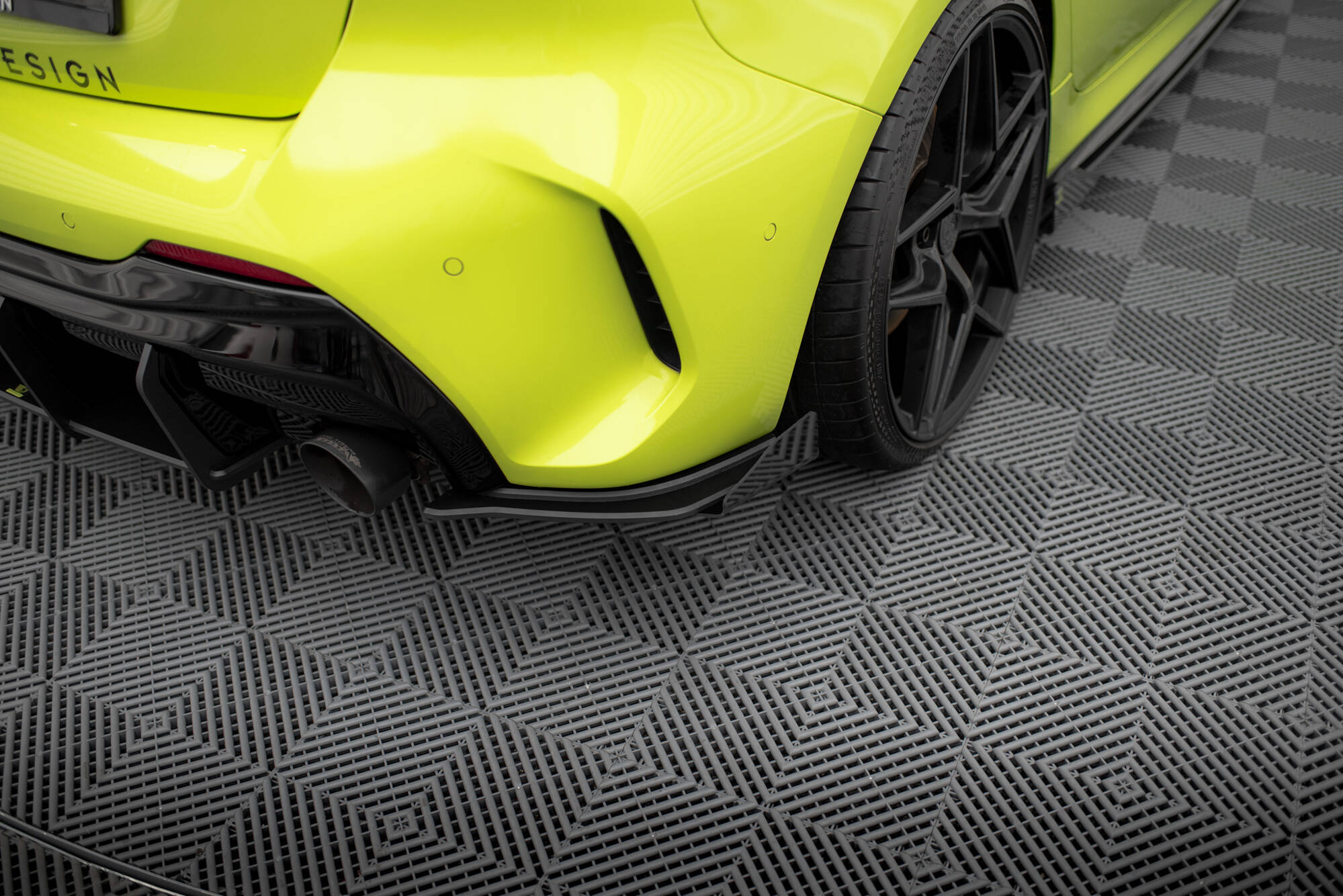 pol_po_Street-Pro-Rear-Side-Splitters-V-1-Flaps-V-1-BMW-1-F40-M-Pack-M135i-19974_3jpg - OPSHOLDERS