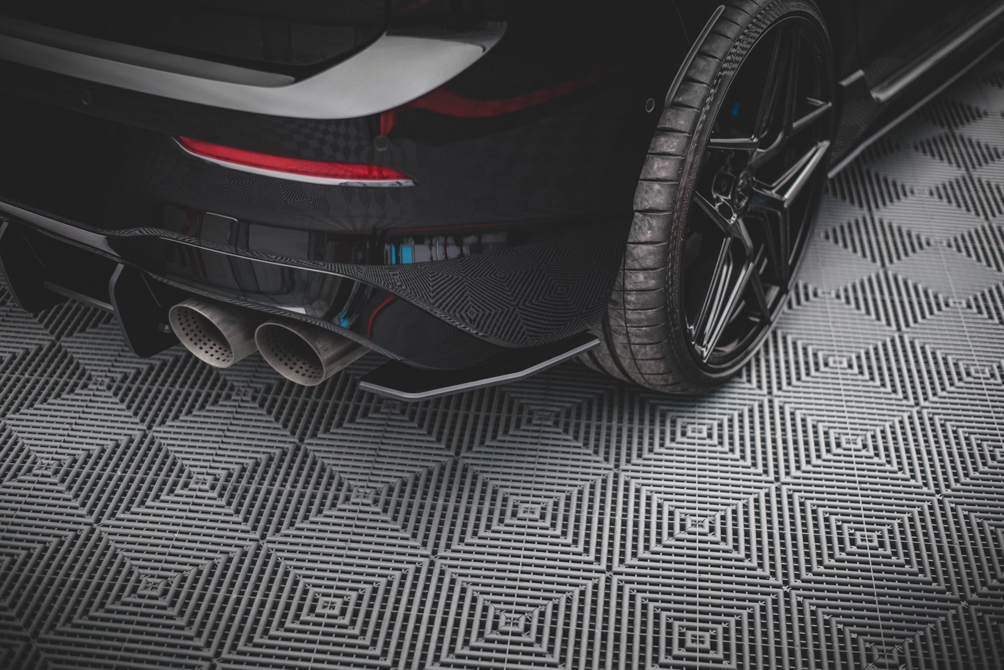 pol_po_Street-Pro-Rear-Side-Splitters-V-1-Volkswagen-Golf-R-Hatchback-Mk8-Mk8-Facelift-13070_2jpg - OPSHOLDERS