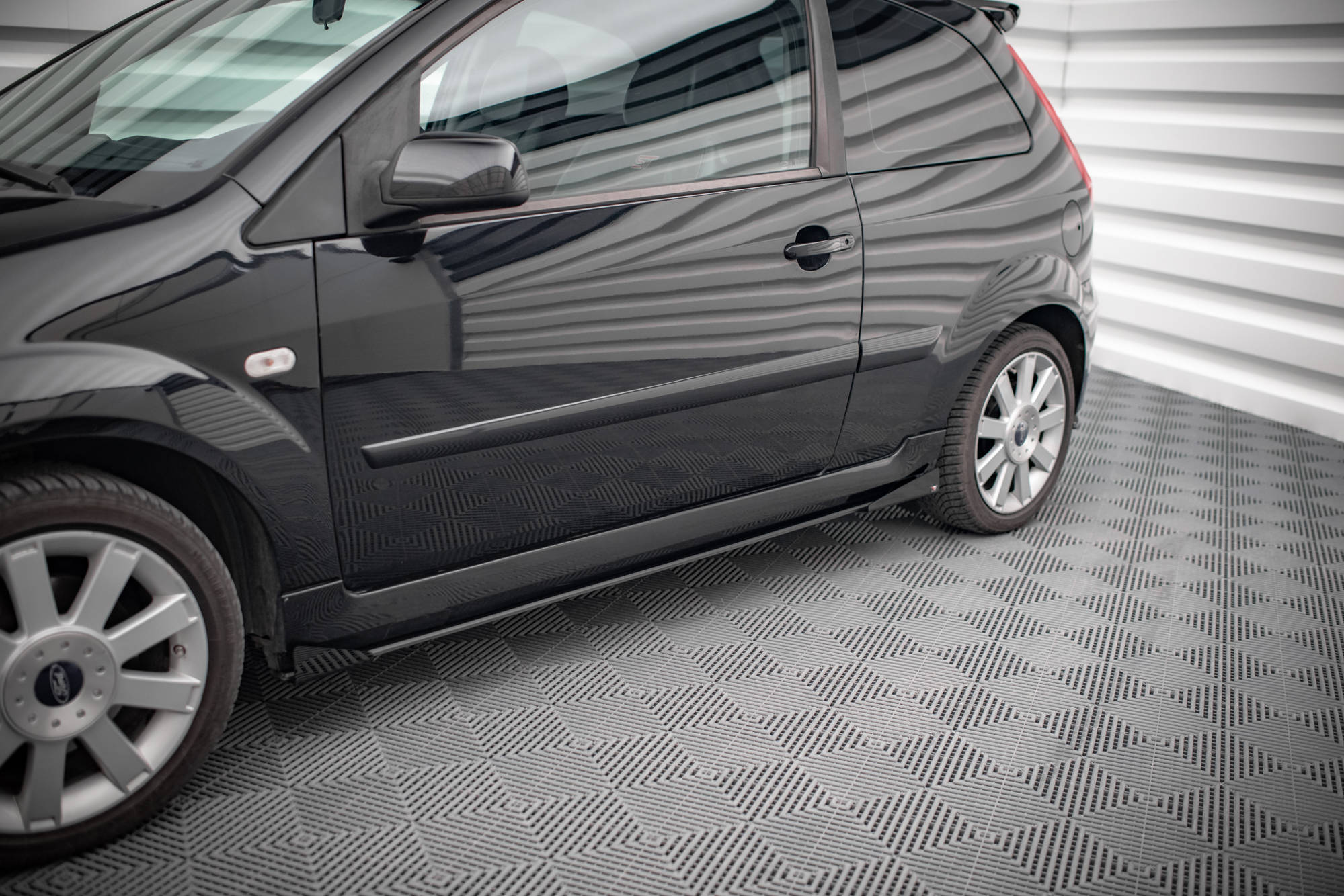 pol_po_Street-Pro-Side-Skirts-Diffusers-Flaps-Ford-Fiesta-ST-Mk6-16864_6jpg - OPSHOLDERS