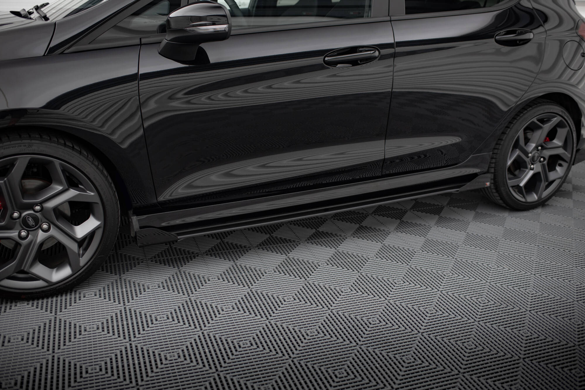 pol_po_Street-Pro-Side-Skirts-Diffusers-Flaps-Ford-Fiesta-ST-ST-Line-Mk8-10711_3jpg - OPSHOLDERS