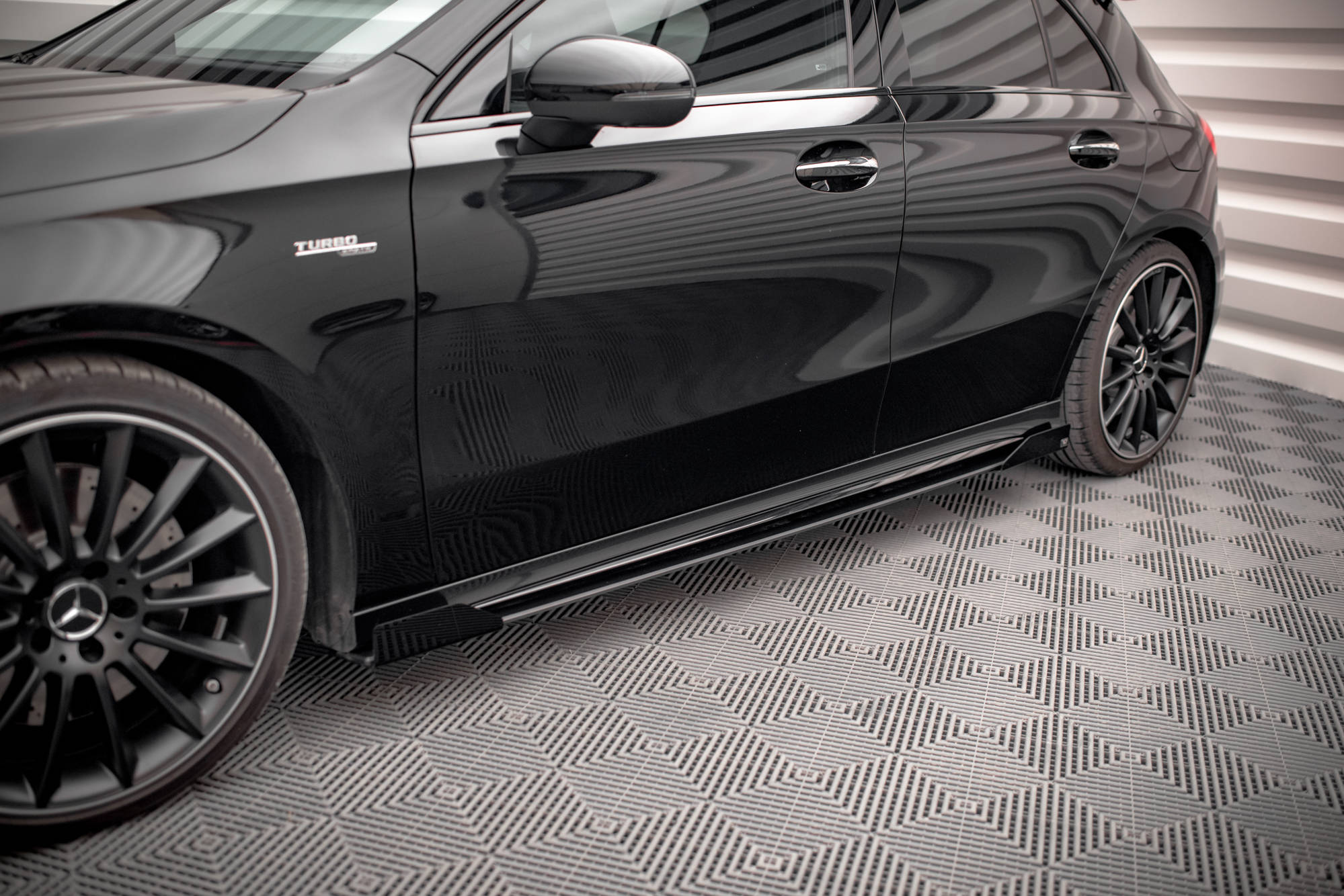 pol_po_Street-Pro-Side-Skirts-Diffusers-Flaps-Mercedes-A35-AMG-AMG-Line-Aero-Pack-W177-17021_3jpg - OPSHOLDERS