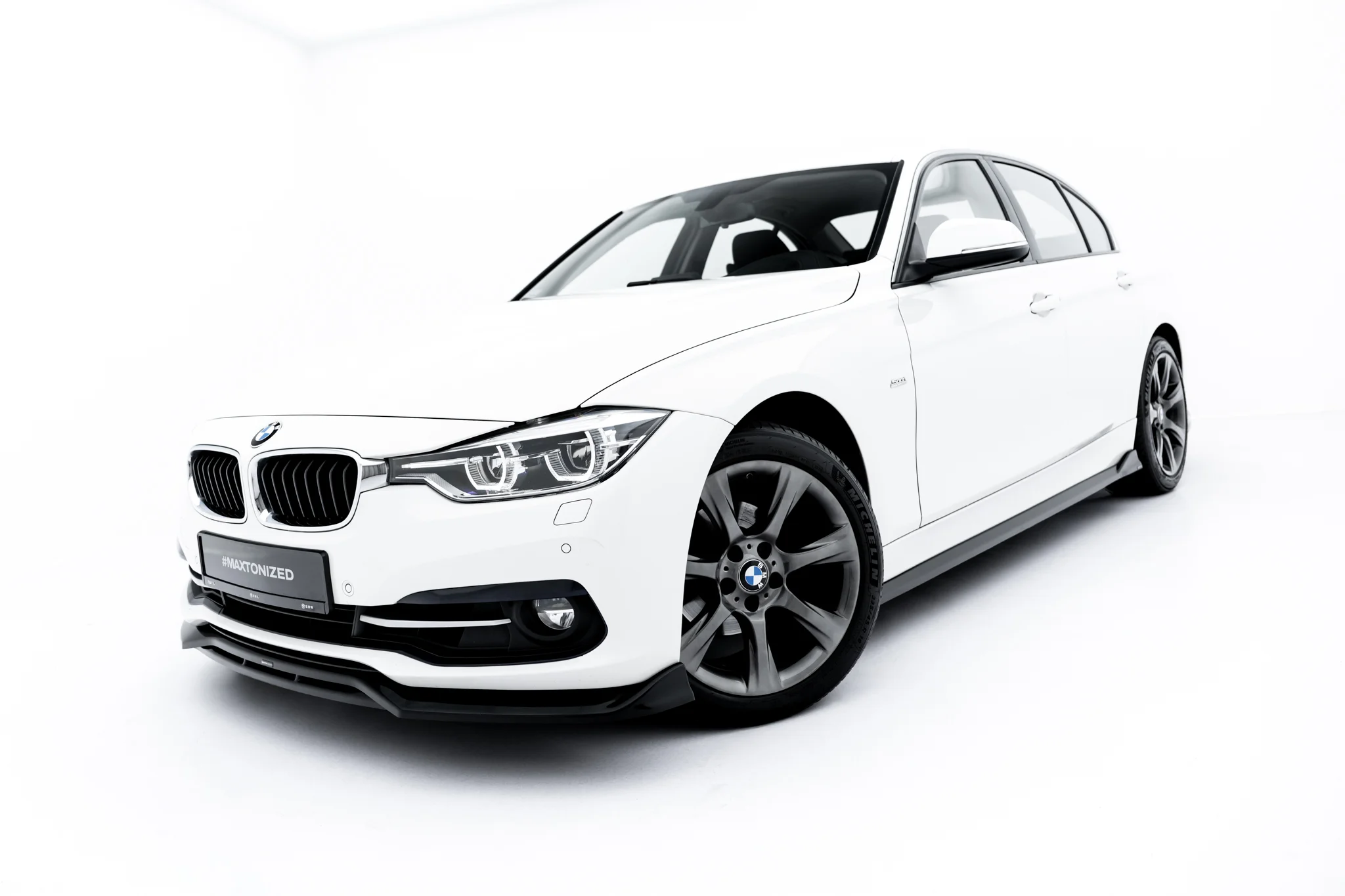 pol_po_Front-Splitter-BMW-3-Sportline-Sedan-Touring-F30-F31-23858_6webp - OPSHOLDERS White BMW sedan photographed in a bright studio, front-right angle showing grille and headlights