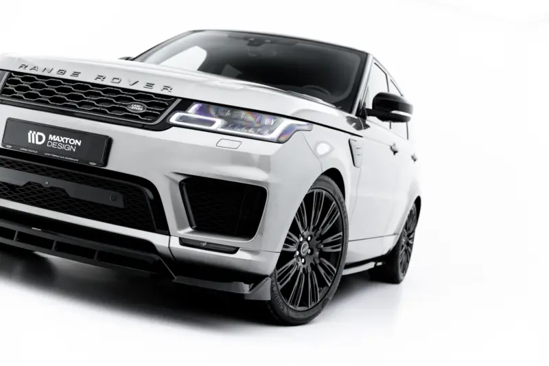 pol_po_Front-Splitter-Land-Rover-Range-Rover-Sport-Mk2-Facelift-23831_5webp - OPSHOLDERS Front three-quarter view of a silver Range Rover SUV, highlighting the grille, headlight, and large black alloy wheel.