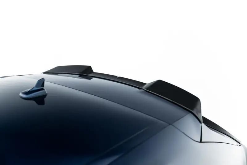 pol_po_Set-of-Prepreg-Carbon-Fiber-Splitters-Audi-RSQ8-Mk1-Facelift-23818_16webp - OPSHOLDERS Close-up of a glossy black car roof with a carbon fiber rear spoiler extending across the top edge.