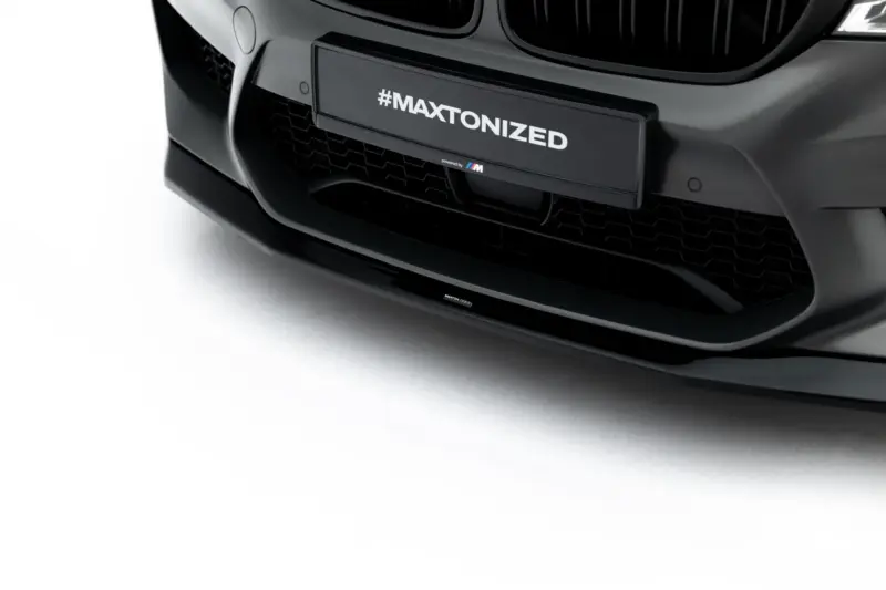 pol_po_Set-of-Splitters-V-1-BMW-M5-F90-23925_14webp - OPSHOLDERS Close-up of a black car front with a centered license plate reading #MAXTONIZED and a honeycomb grille below it.