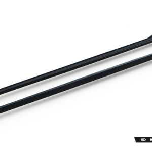 Pair of black, aerodynamic roof rack crossbars on a white background, with Maxton Design branding in the corner.