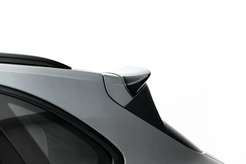 pol_po_Spoiler-Cap-3D-Porsche-Cayenne-SUV-Mk3-Facelift-23885_5webp - OPSHOLDERS Close-up of a dark gray car rear quarter with smooth roofline and rear window.