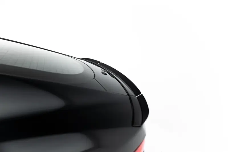 pol_po_Spoiler-Cap-Jaguar-F-Type-X152-Facelift-2-23971_6webp - OPSHOLDERS Close-up of the front corner of a black car, showing the glossy hood, windshield, and a wiper on a white background.