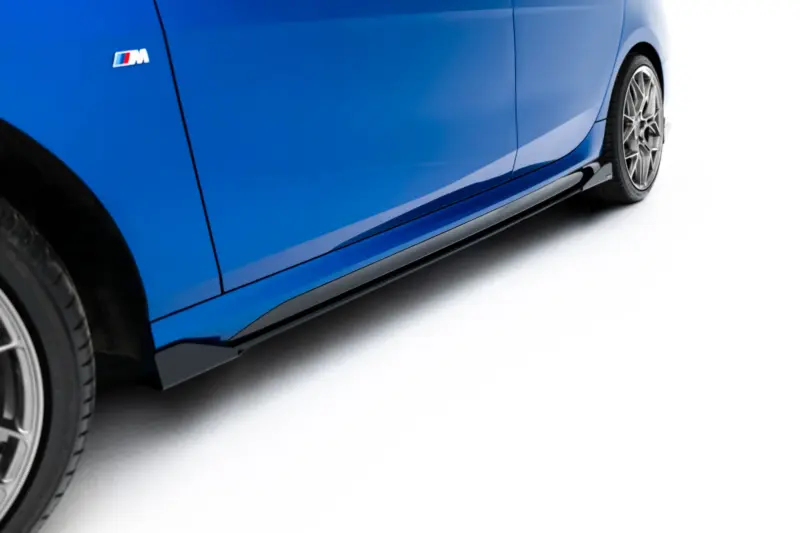 pol_po_Street-Pro-Side-Skirts-Diffusers-Flaps-BMW-2-M-Pack-M235i-Gran-Coupe-F74-23843_6webp - OPSHOLDERS Side view of a blue BMW car showing the M badge and alloy wheel (close-up).