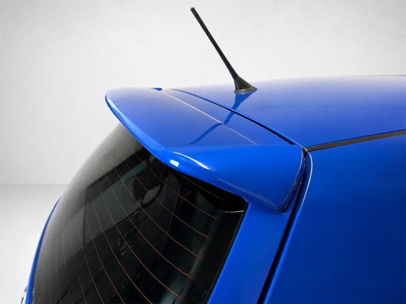 A-201_3jpg - OPSHOLDERS Blue hatchback roof with a spoiler and antenna, shown from above.