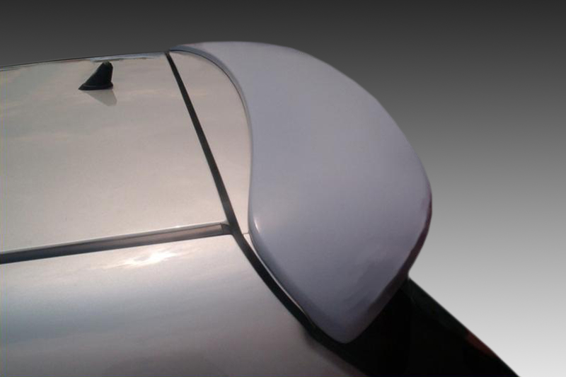A-289_1jpg - OPSHOLDERS Close-up of a white car's rear spoiler with a curved edge, showing the trunk and trunk lid seam