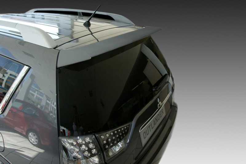 A-354_1jpg - OPSHOLDERS Rear view of a dark SUV with a roof spoiler and Outlander badge, showing the tail lights and rear window.