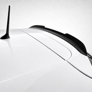 A-485_4jpg - OPSHOLDERS Close-up of a white car roof with a black vertical antenna and rear spoiler/spoiler rail along the rear edge.